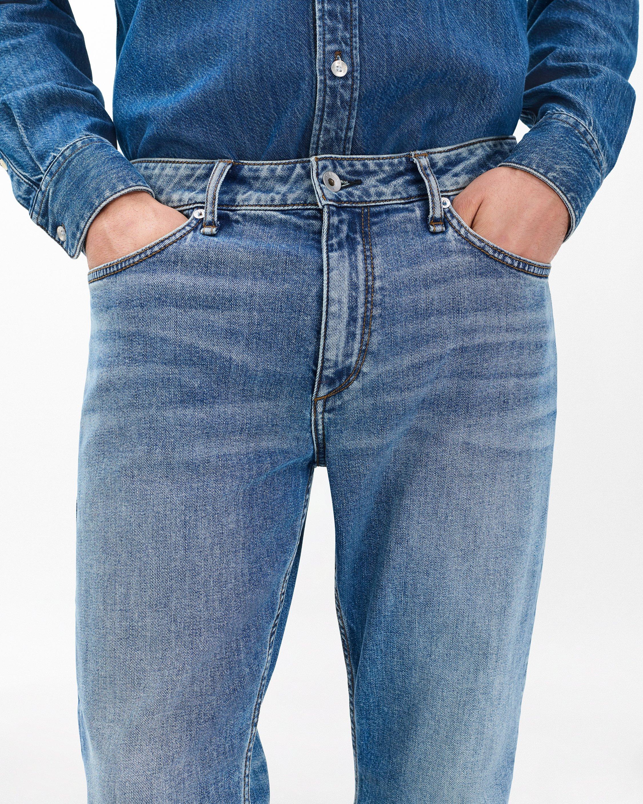 Fit 3 Athletic Jean image number 5