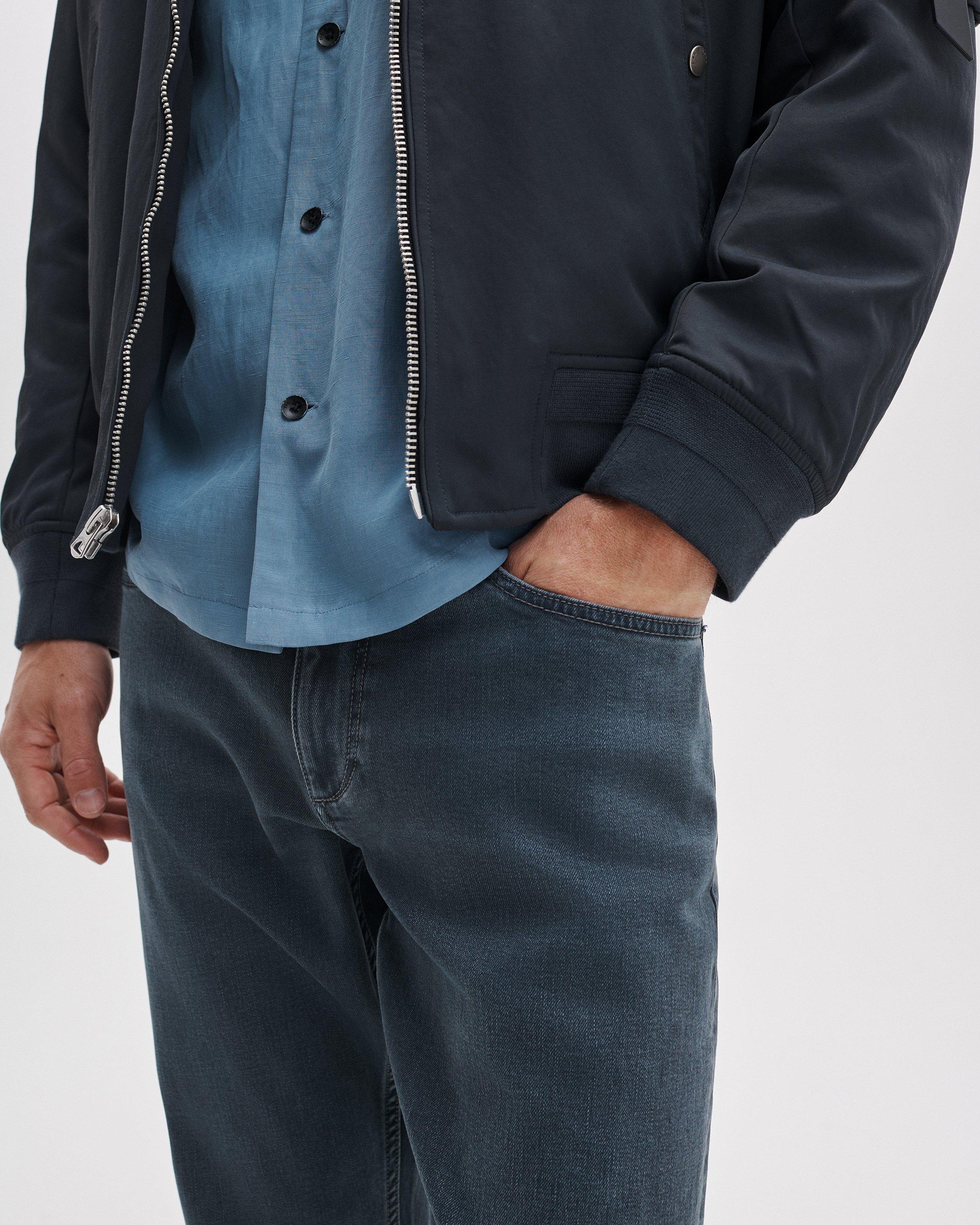 Fit 3 Athletic Jean image number 4
