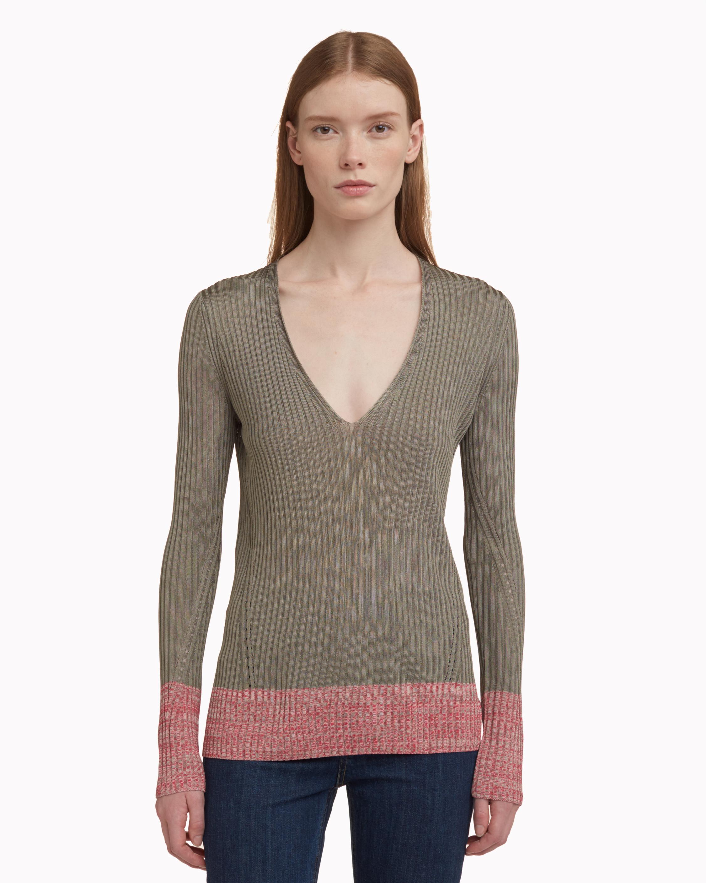 ALYSSA V-NECK image number 2