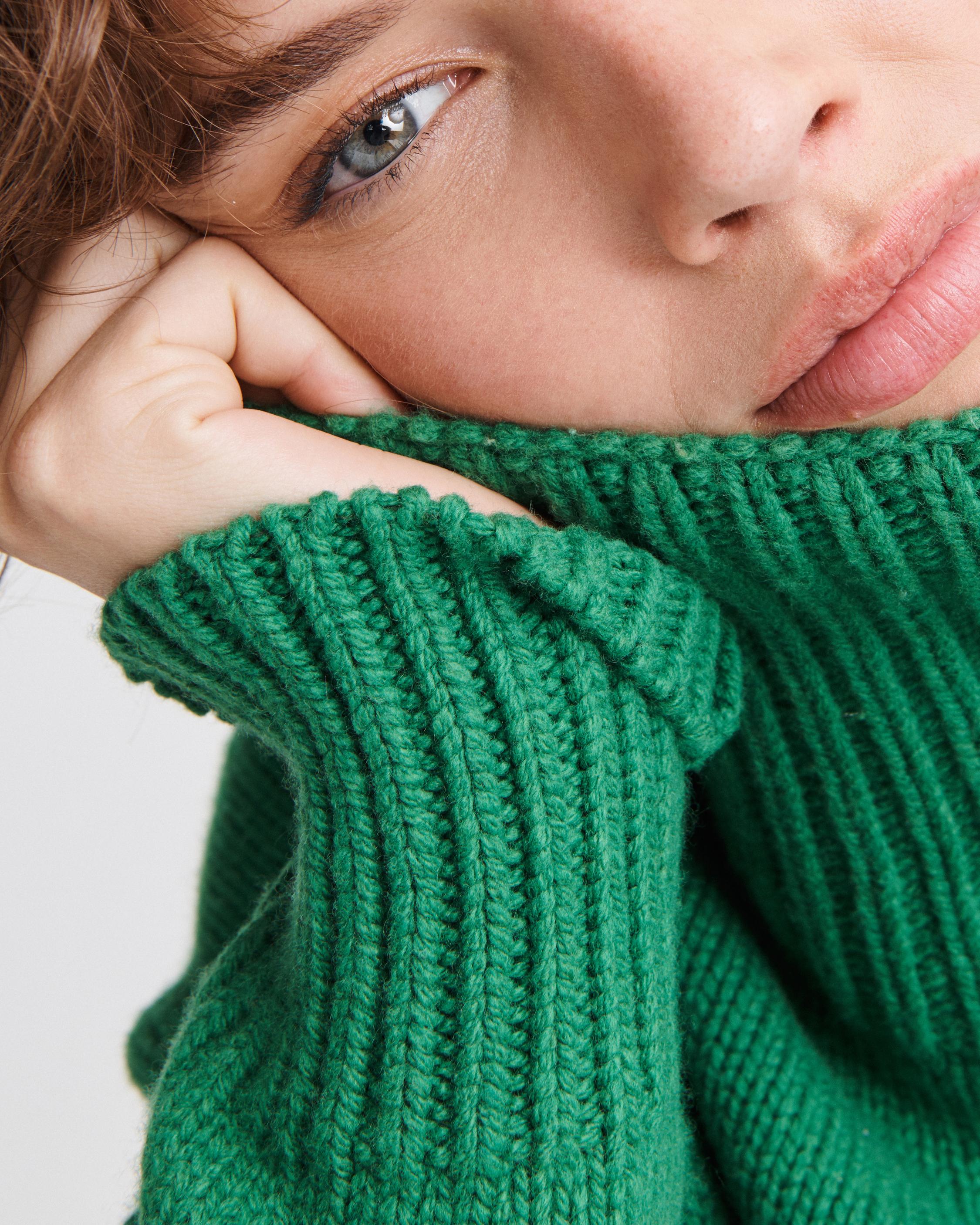 Kelly shop green turtleneck