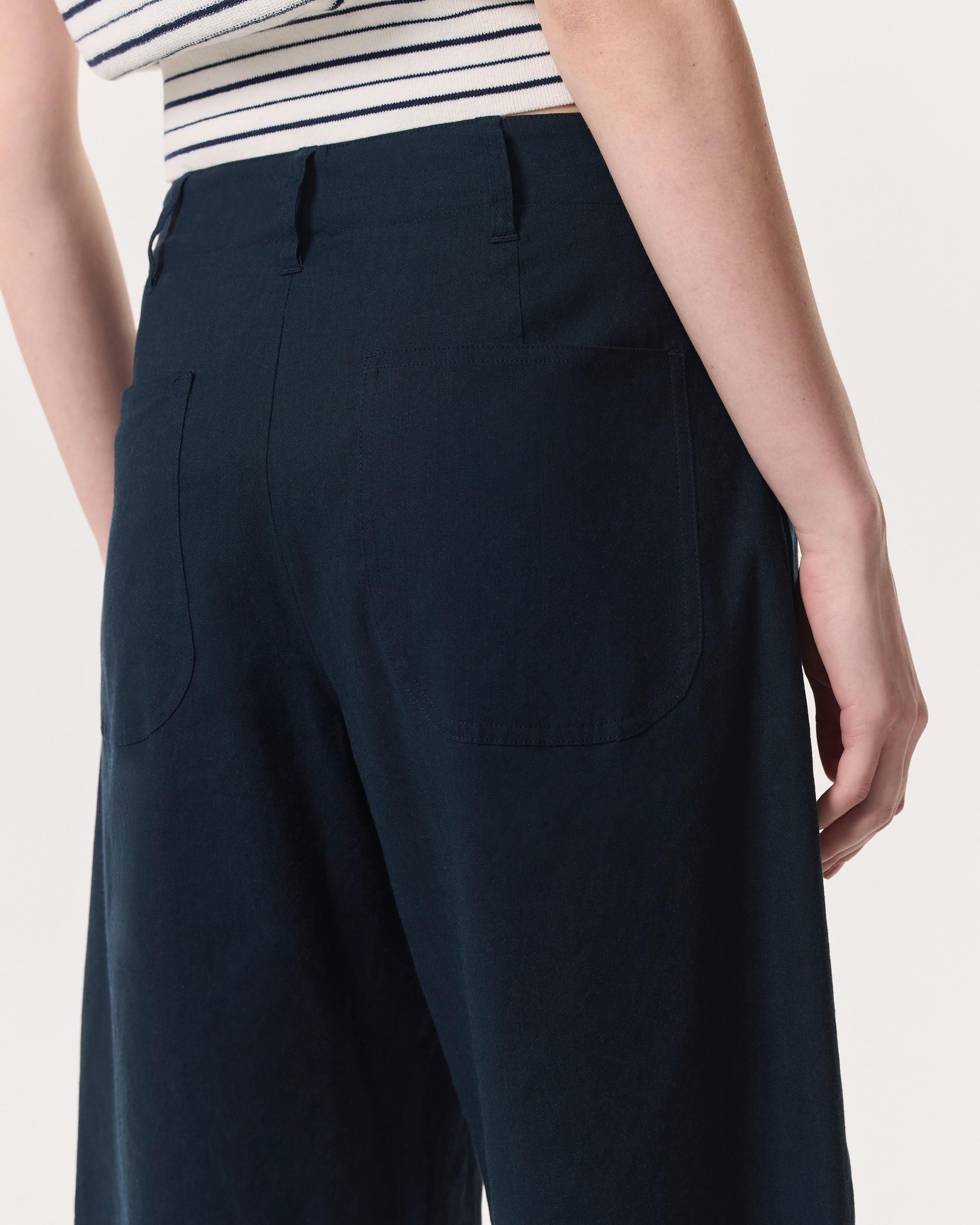 Banks Linen-Blend Shorts - image 4