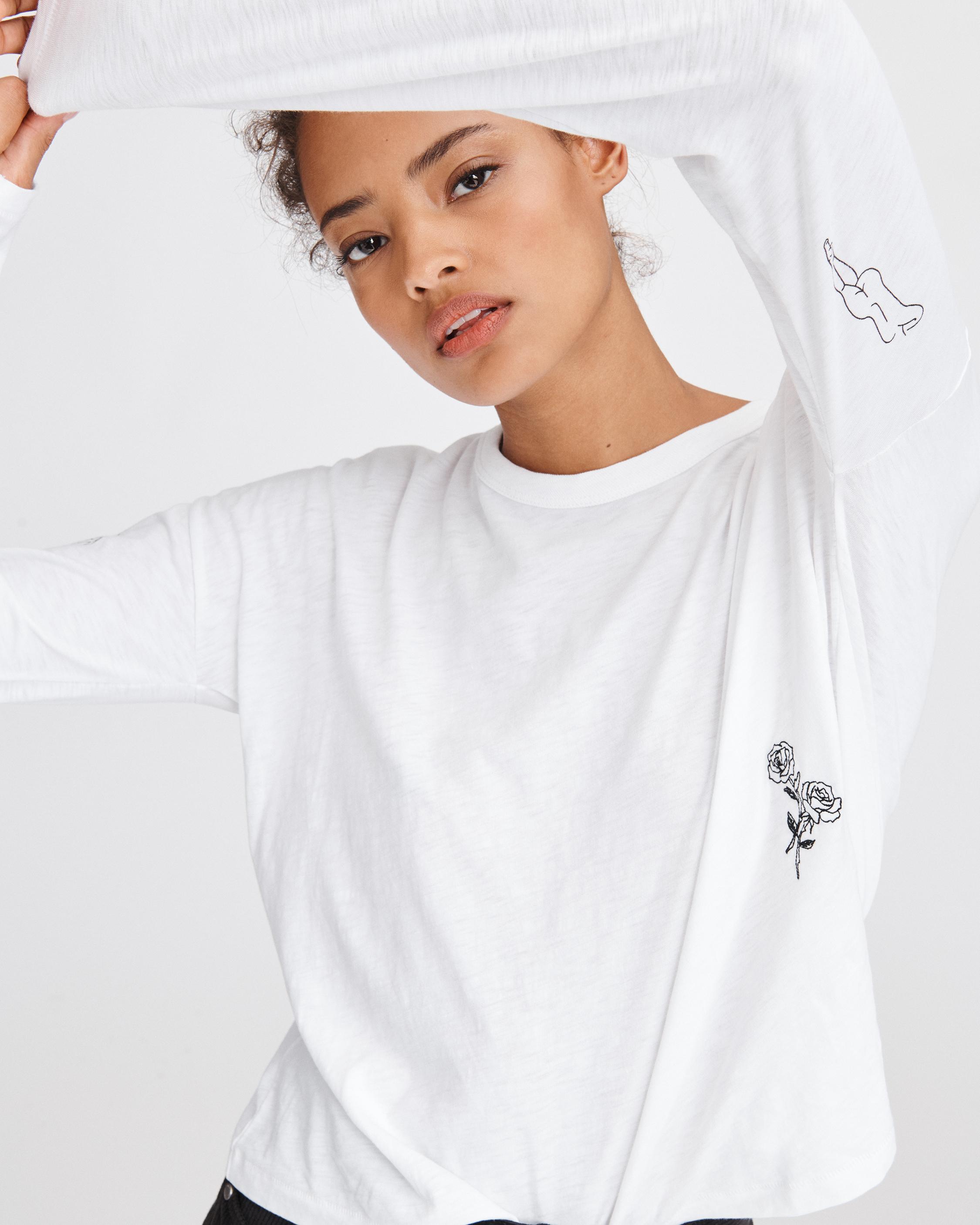 TATTOO EMBROIDERED CROPPED LONG SLEEVE