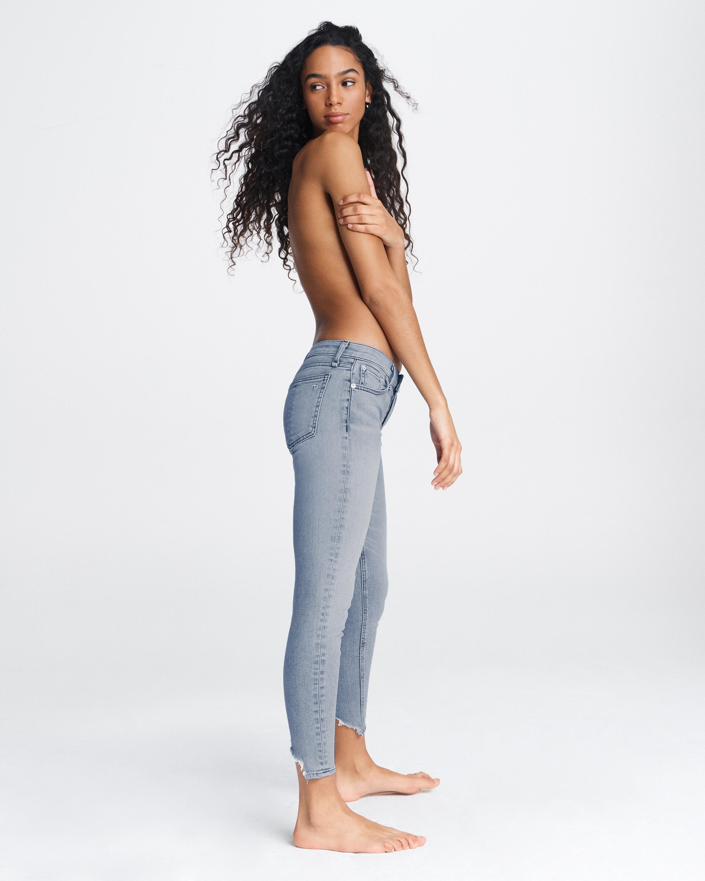 Mid Rise True Skinny Jeans in Super Slimming