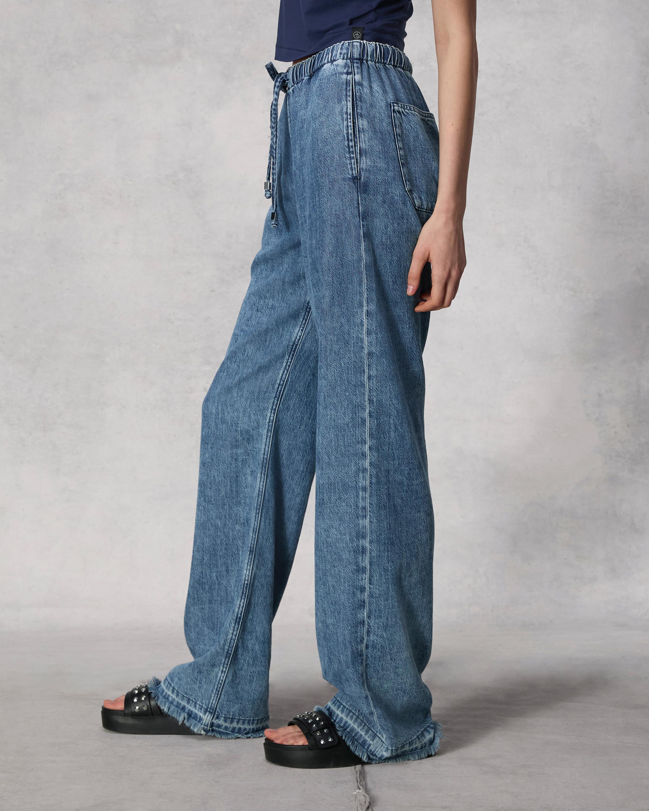 Ultra Featherweight Logan Wide-Leg Jean image number 3