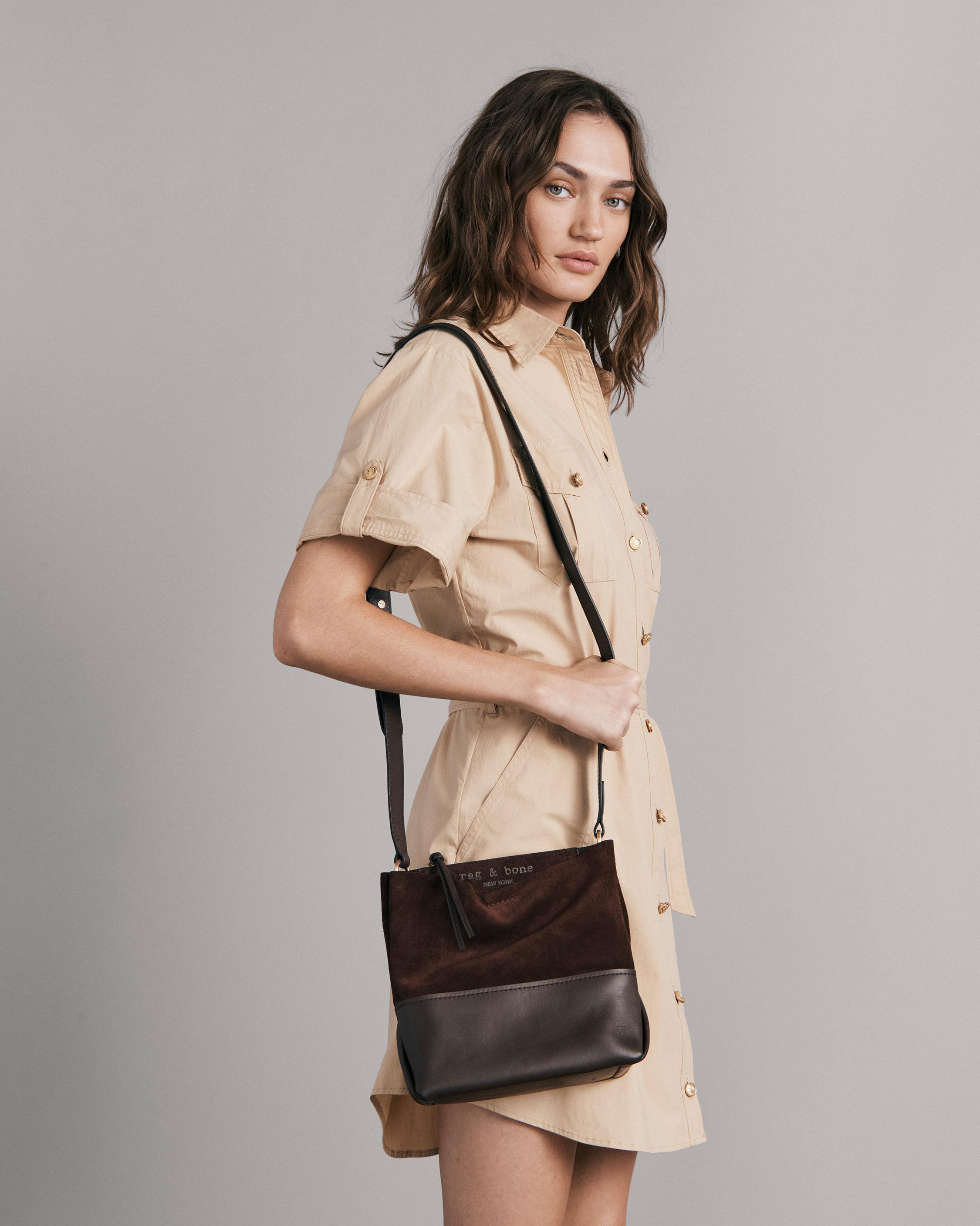 PASSENGER CROSSBODY