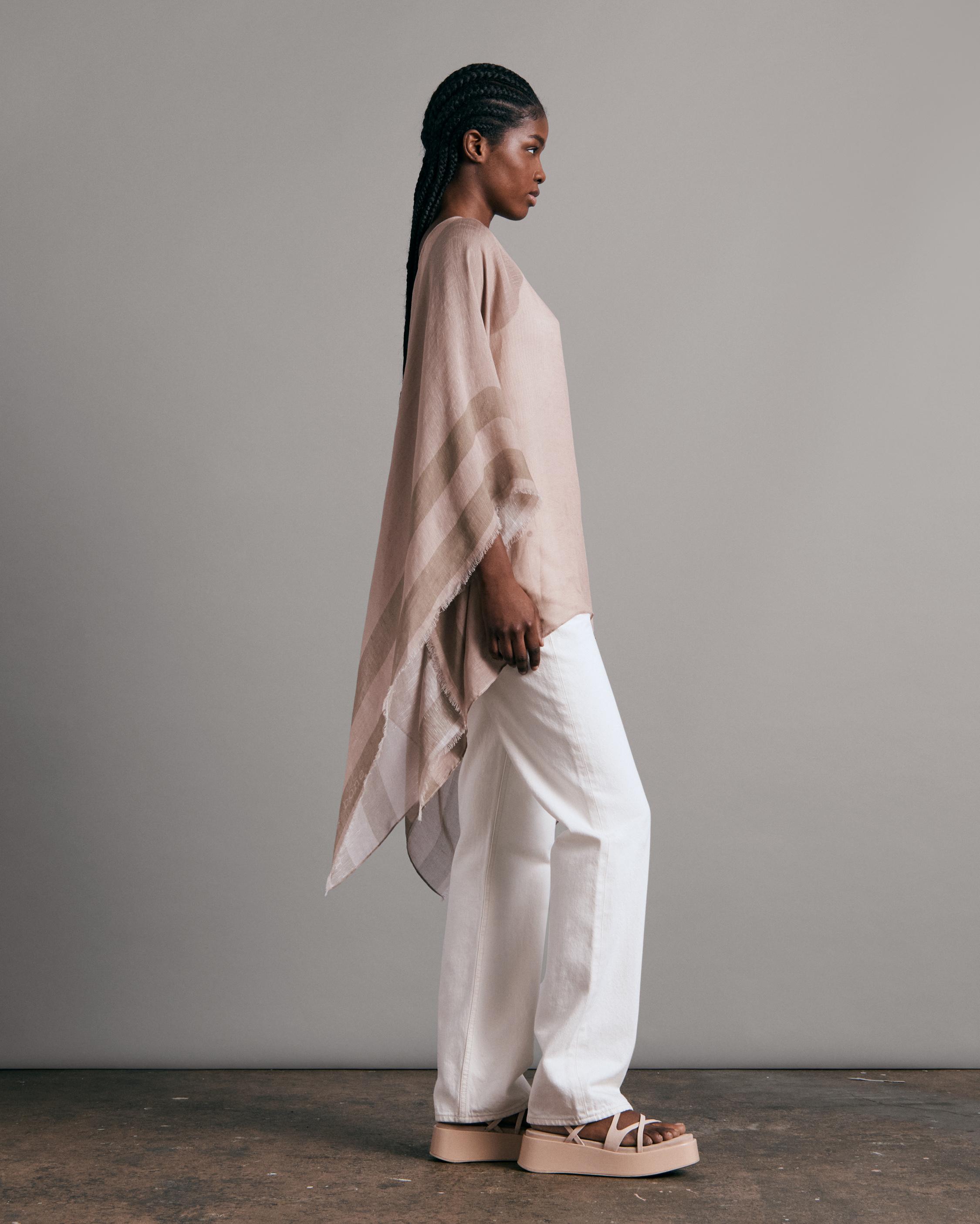 Hera Linen Beach Wrap image number 4