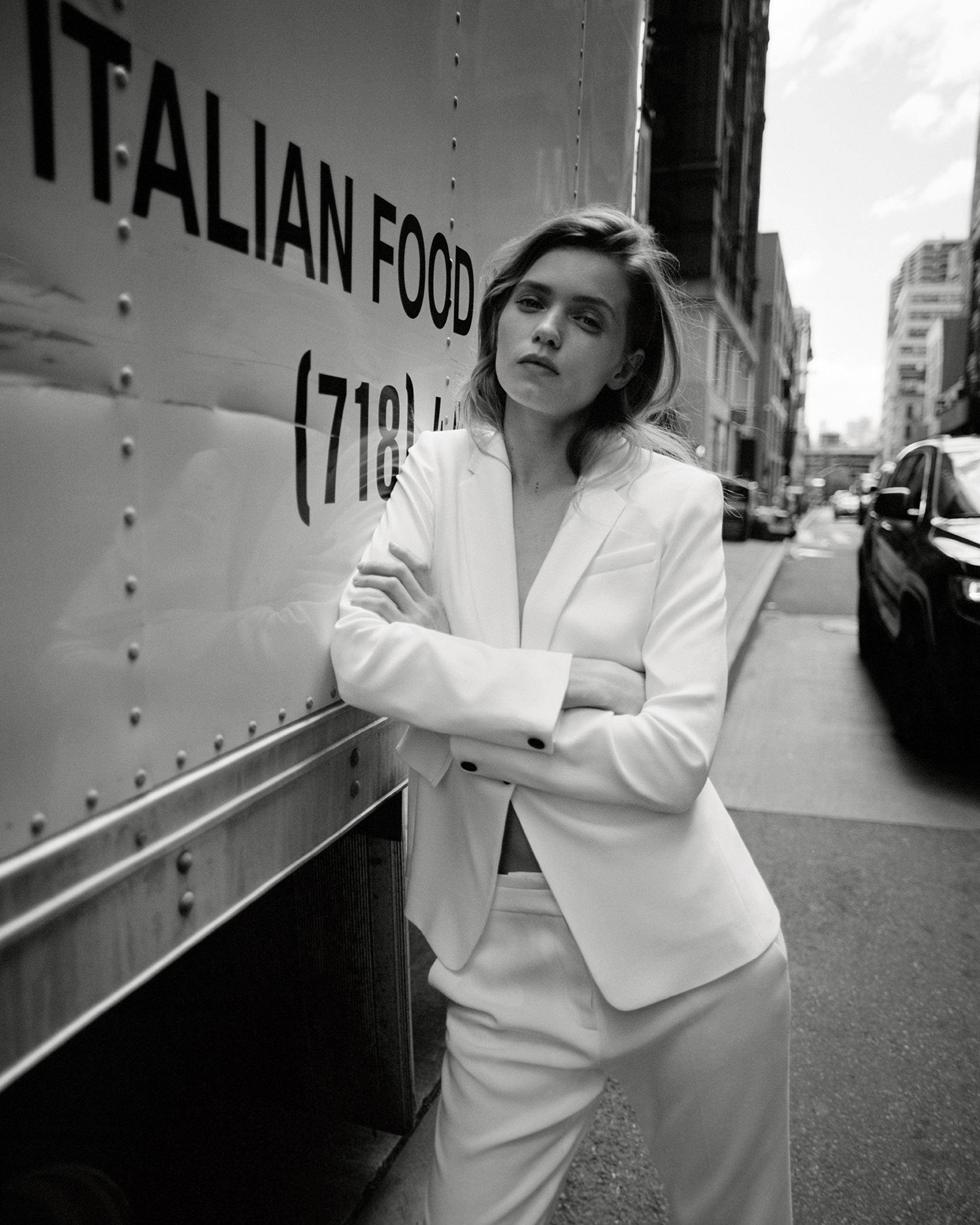 Abbey Lee Look 5 image number 1
