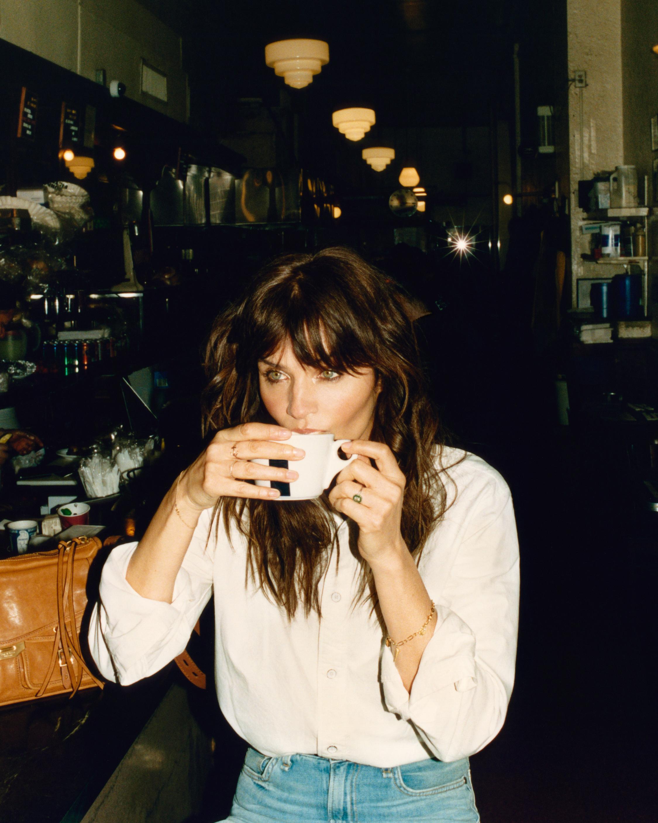 Helena Christensen Look 5 image number 1