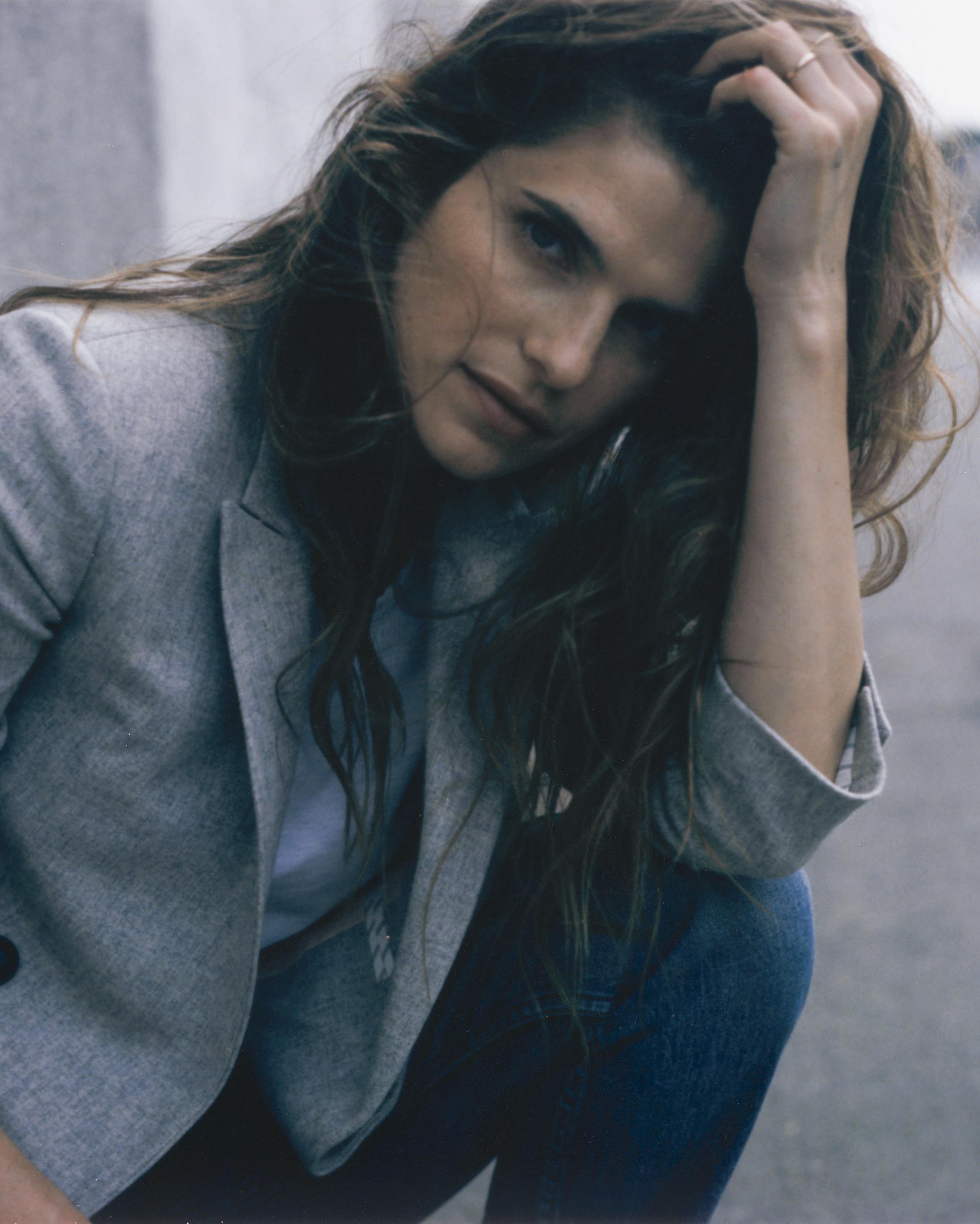 Lake Bell Look 9 image number 1