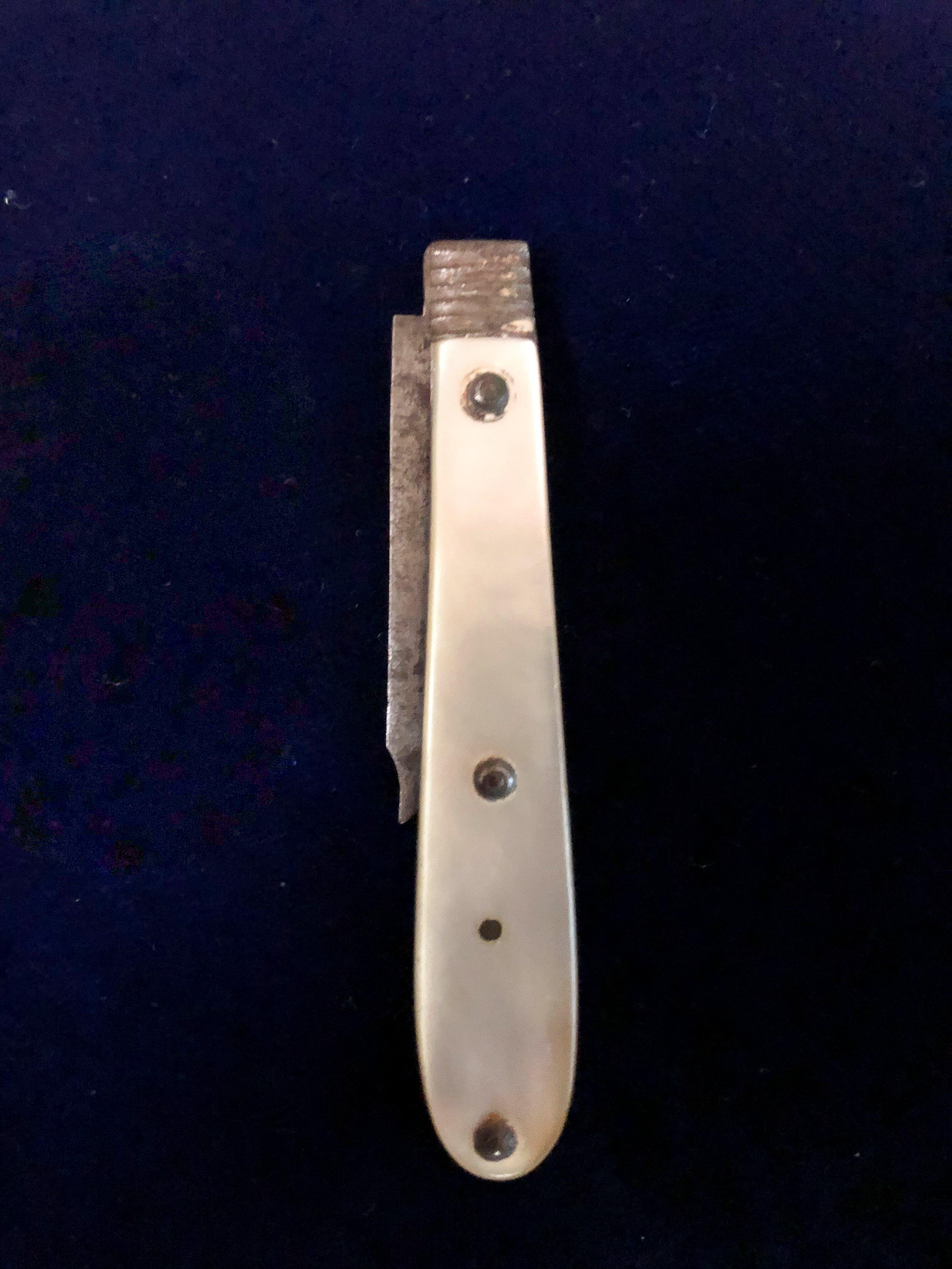 George Washington's pocketknife. Photo courtesy of Alexandria-Washington Lodge No. 22, A.F. & A.M. Alexandria, VA., Photo by Arthur W. Pierson, www.aw22.org