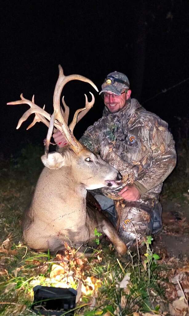 Vivone's buck was so unusual that the scorer had trouble locating the true main beams. Vivone's buck was so unusual that the scorer had trouble locating the true main beams.