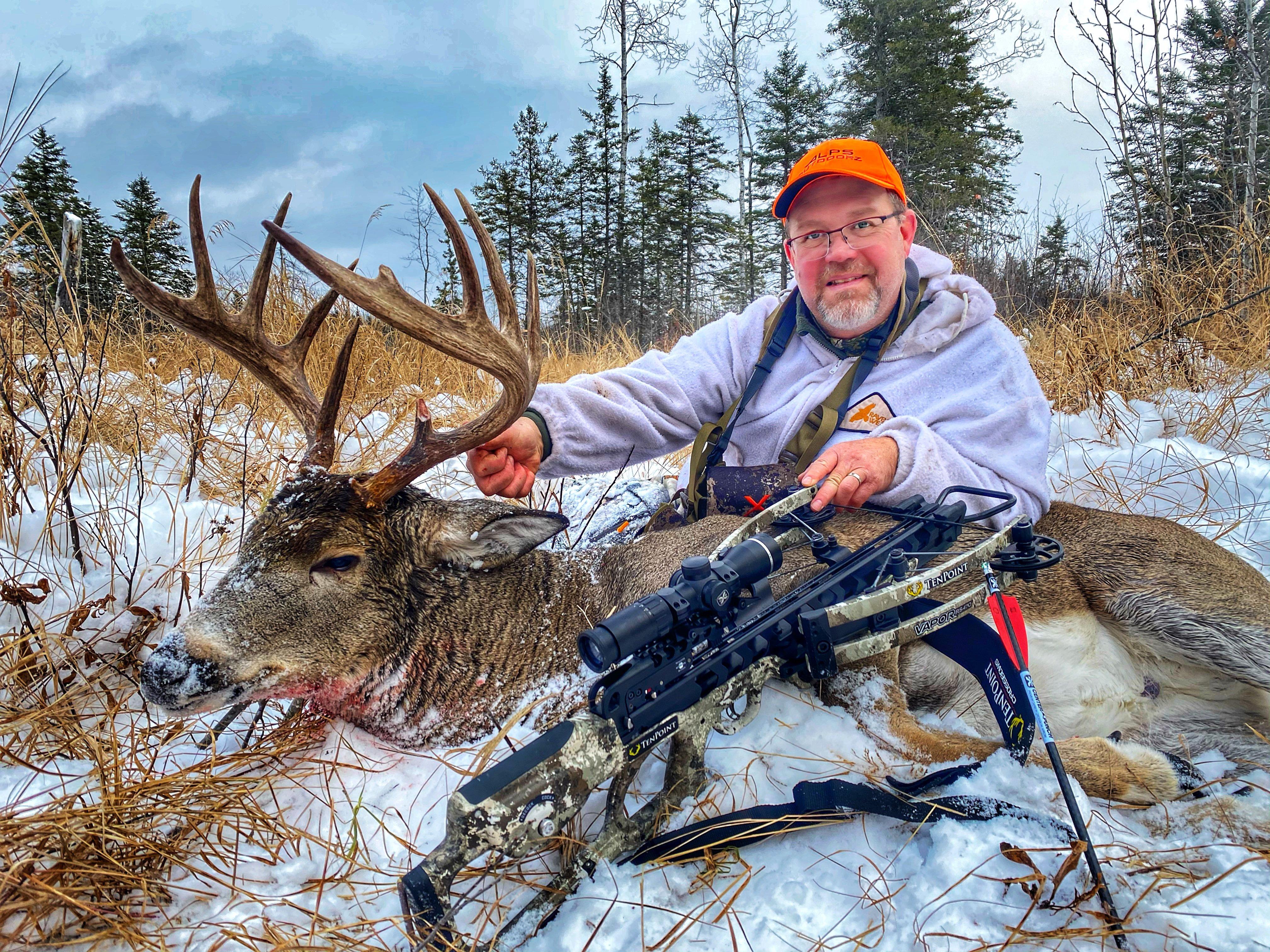 Beat the Cold: A Canadian Deer Hunter's Tips for Staying Warm in the Stand  - Realtree Camo