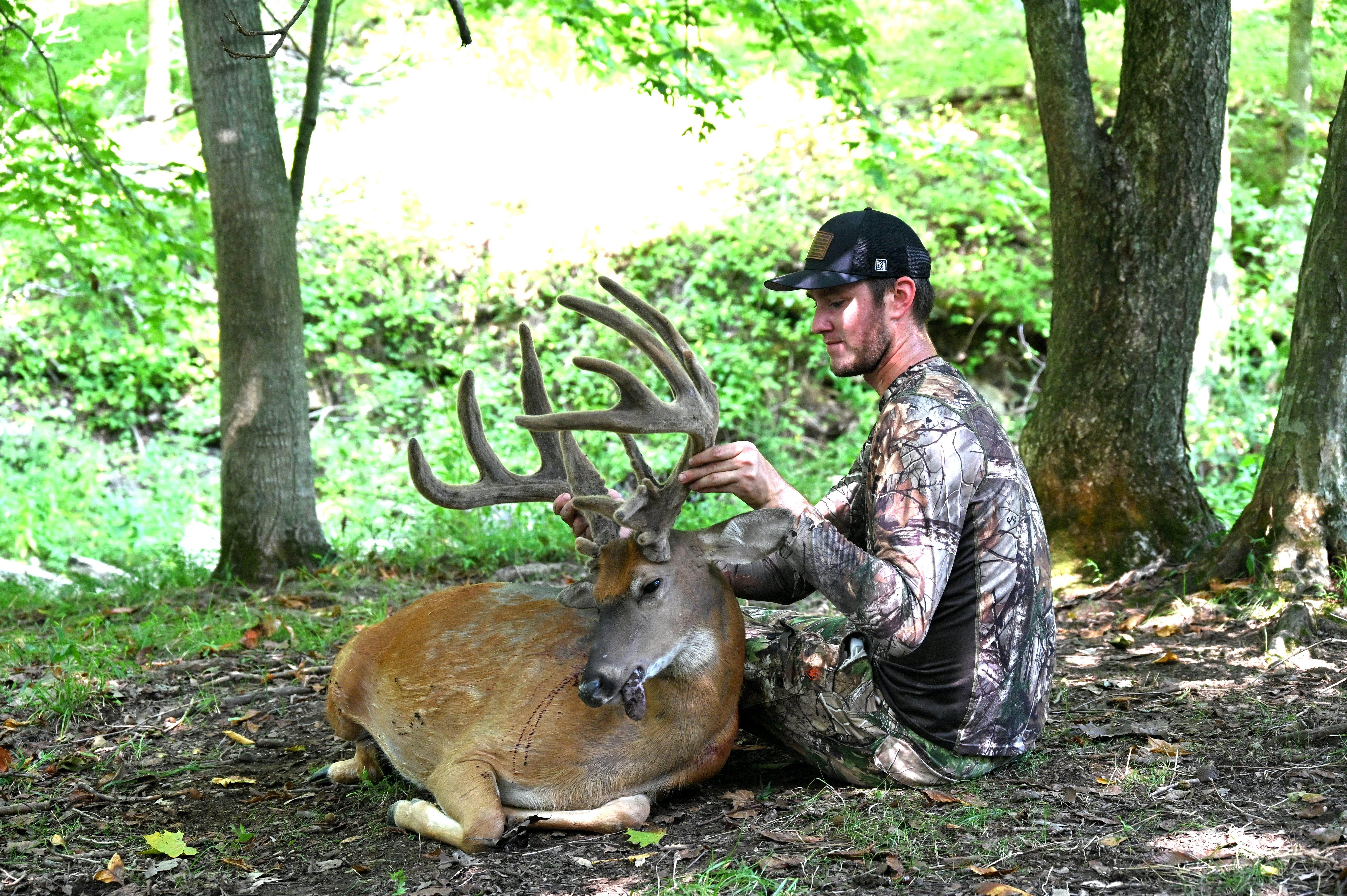 Deer Hunting in Kentucky - Realtree Camo