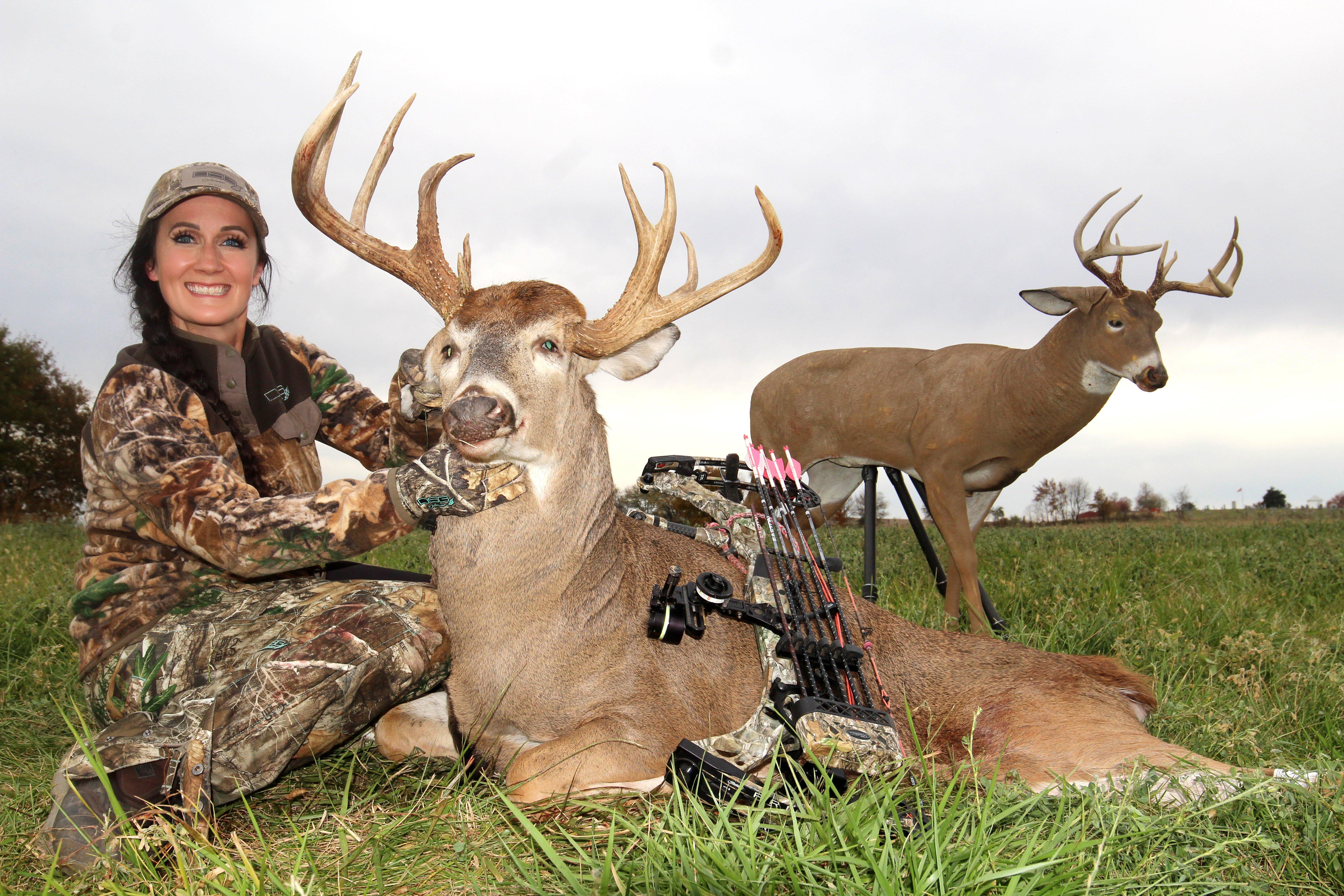 Image: ImageBy_Melissa_Bachman_whitetail_rack_3