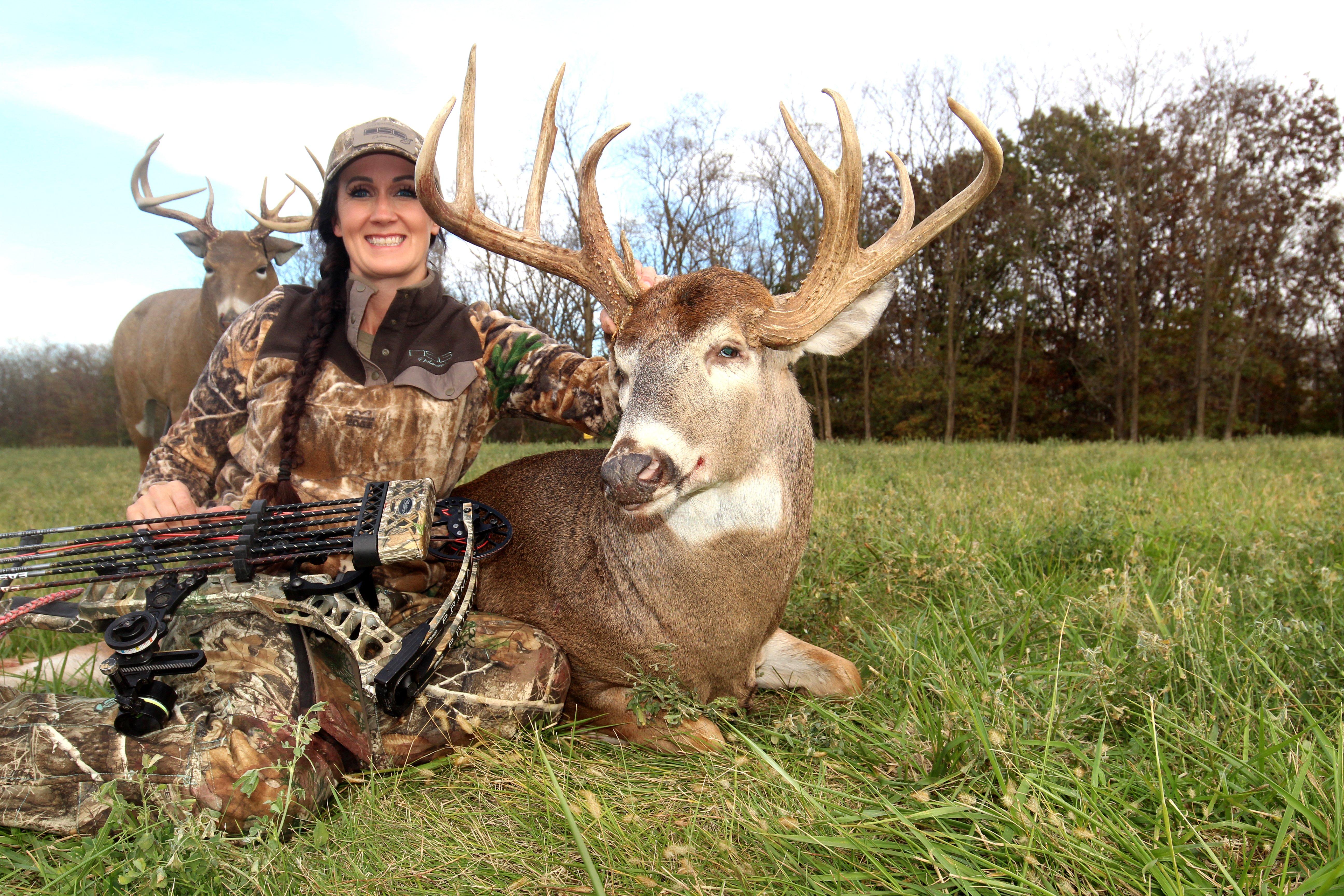 Image: ImageBy_Melissa_Bachman_whitetail_rack_6