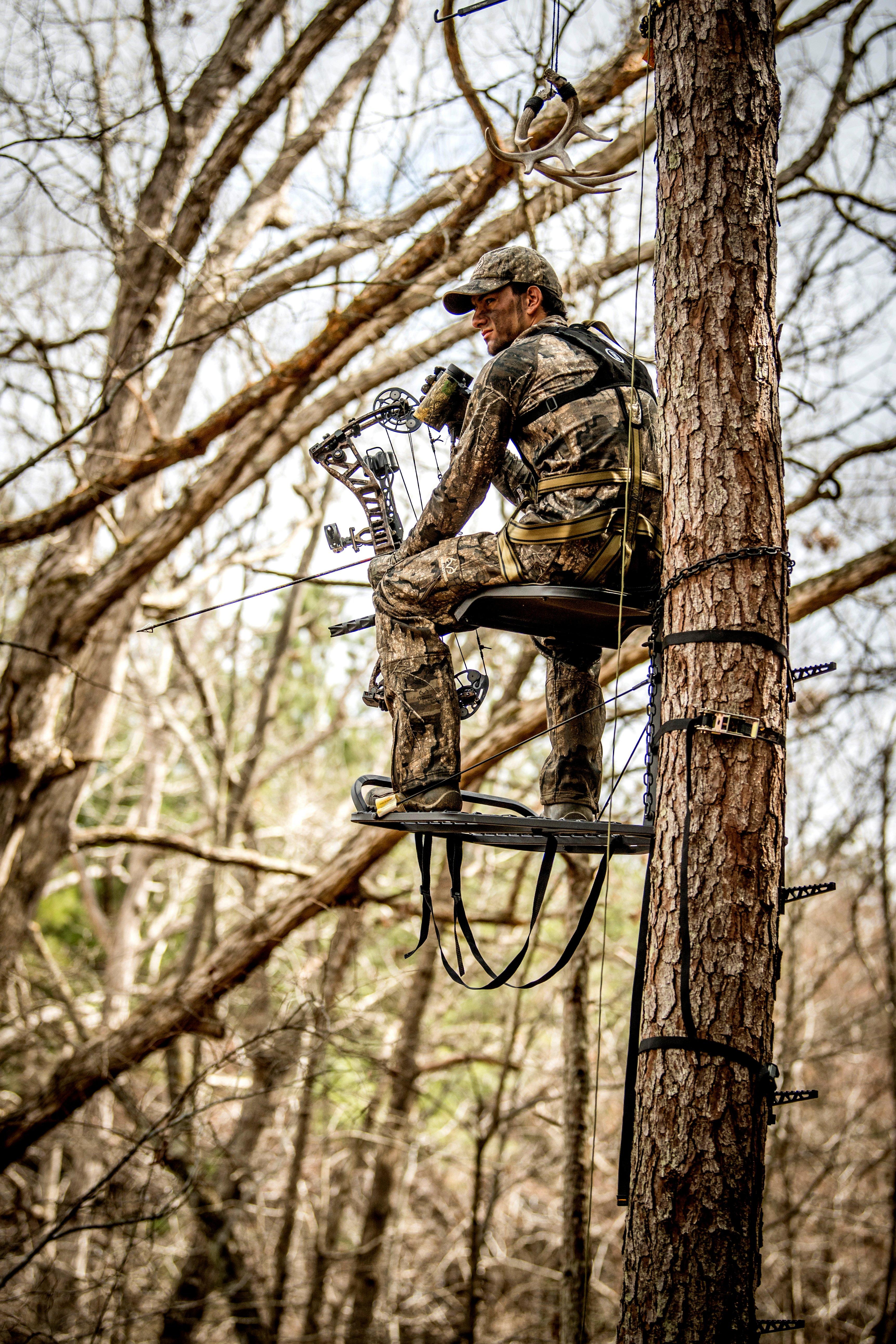 Image: ImageBy_Realtree_Media_hunt_bow_best_days_1