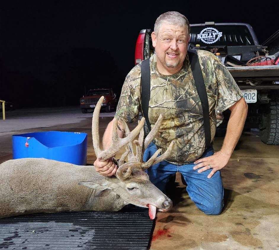 Just Nuts! Massive Missouri 16-Pointer Turns Out to be an Antlered Doe ...