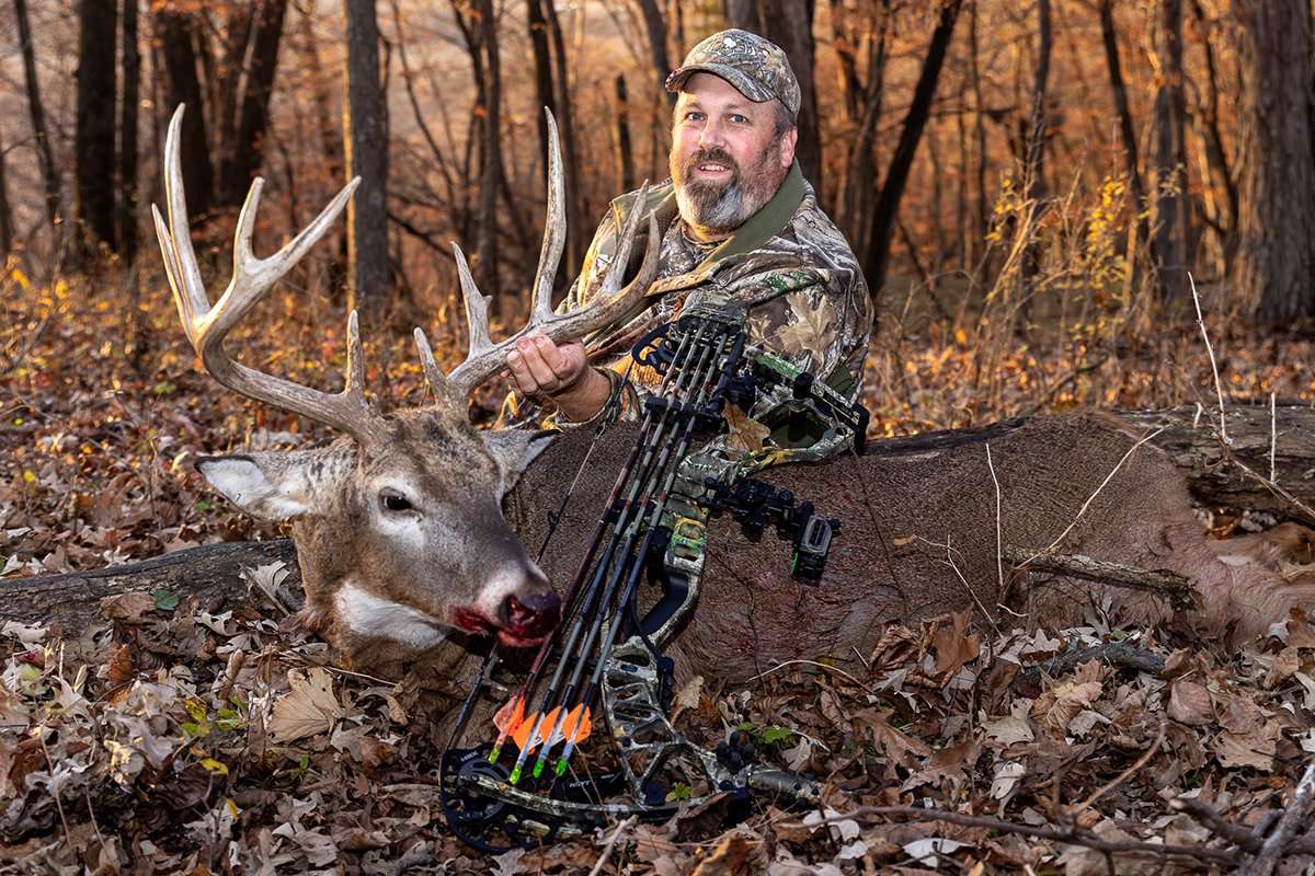 Art Helin's Iowa buck scored 165 inches. Image courtesy of Art Helin