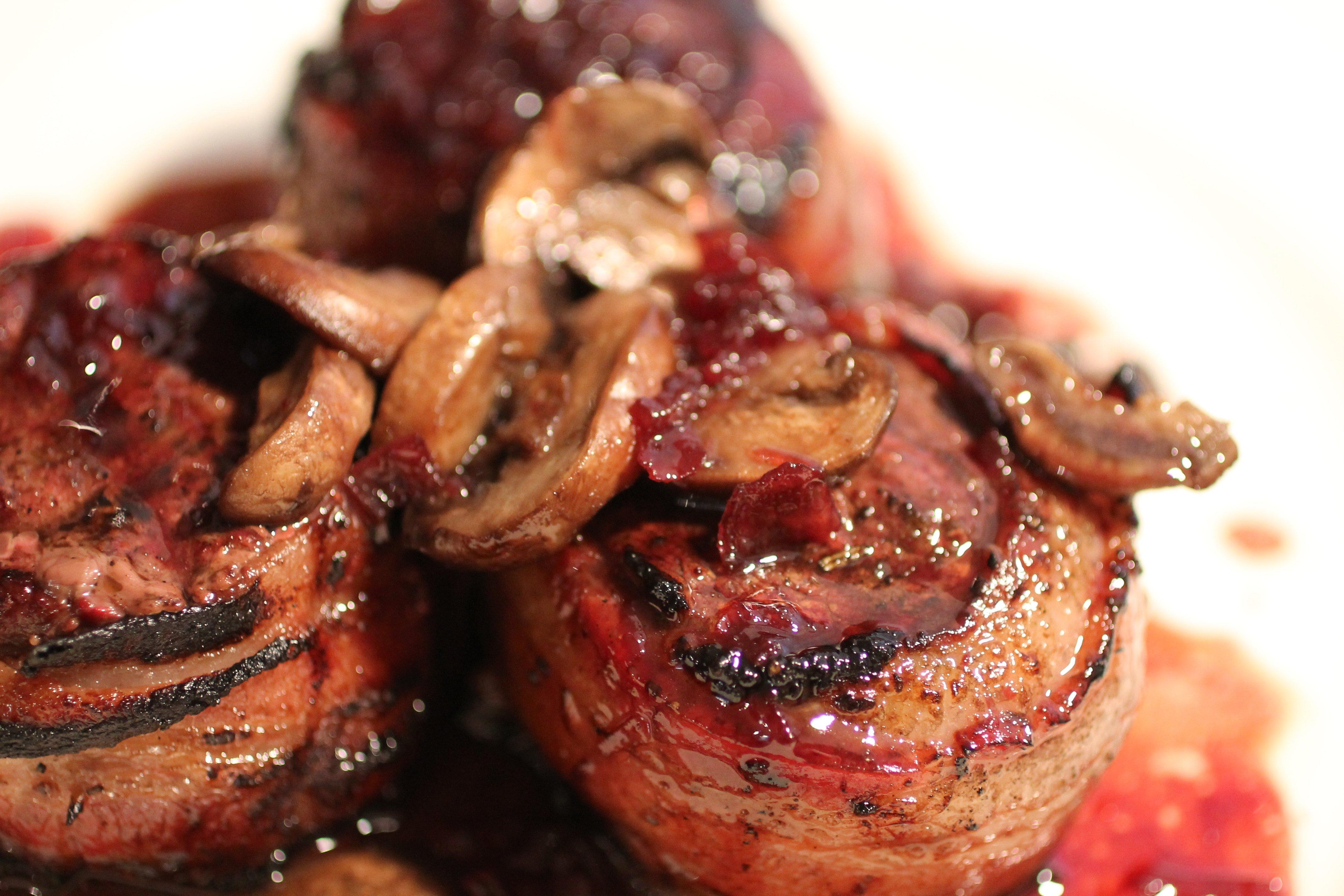 How to make Deer Steak Wrapped in Bacon - Seasonal, Southern Living in  Spanish