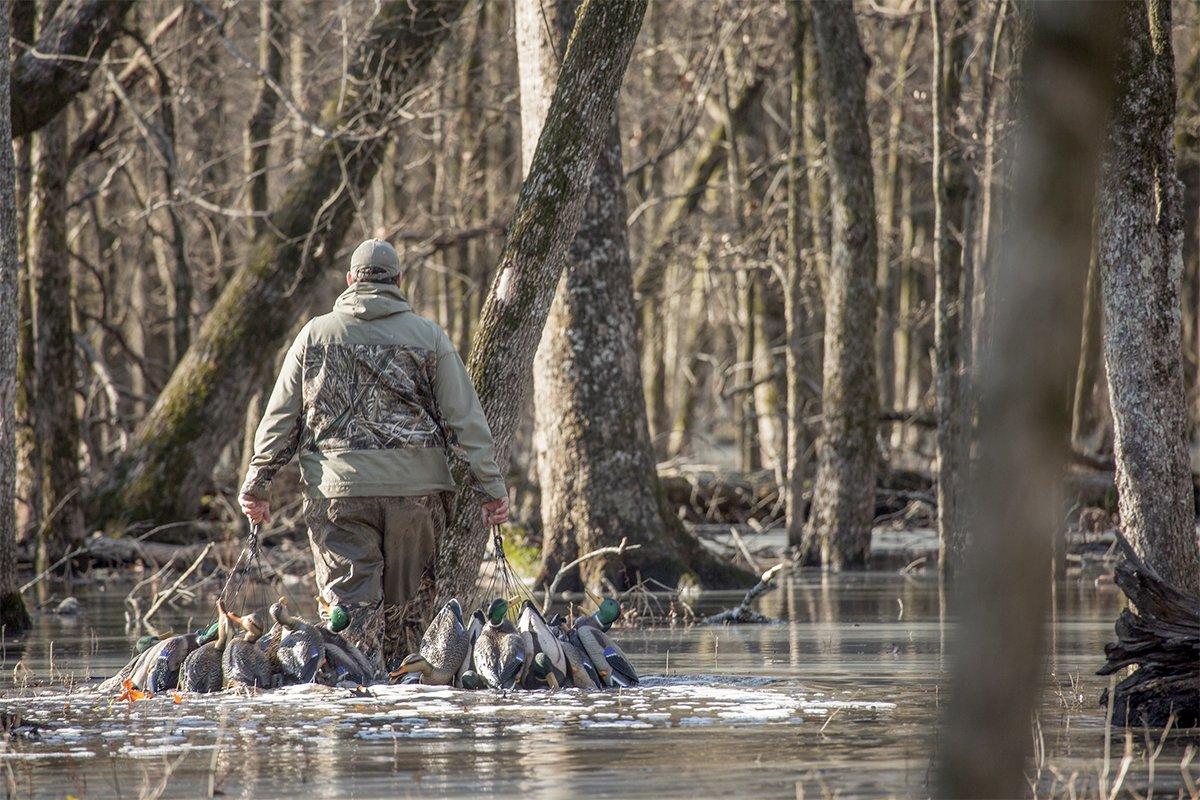 Duck Hunting Decoy Debate: Big Spread, Small Spread? - Realtree Camo