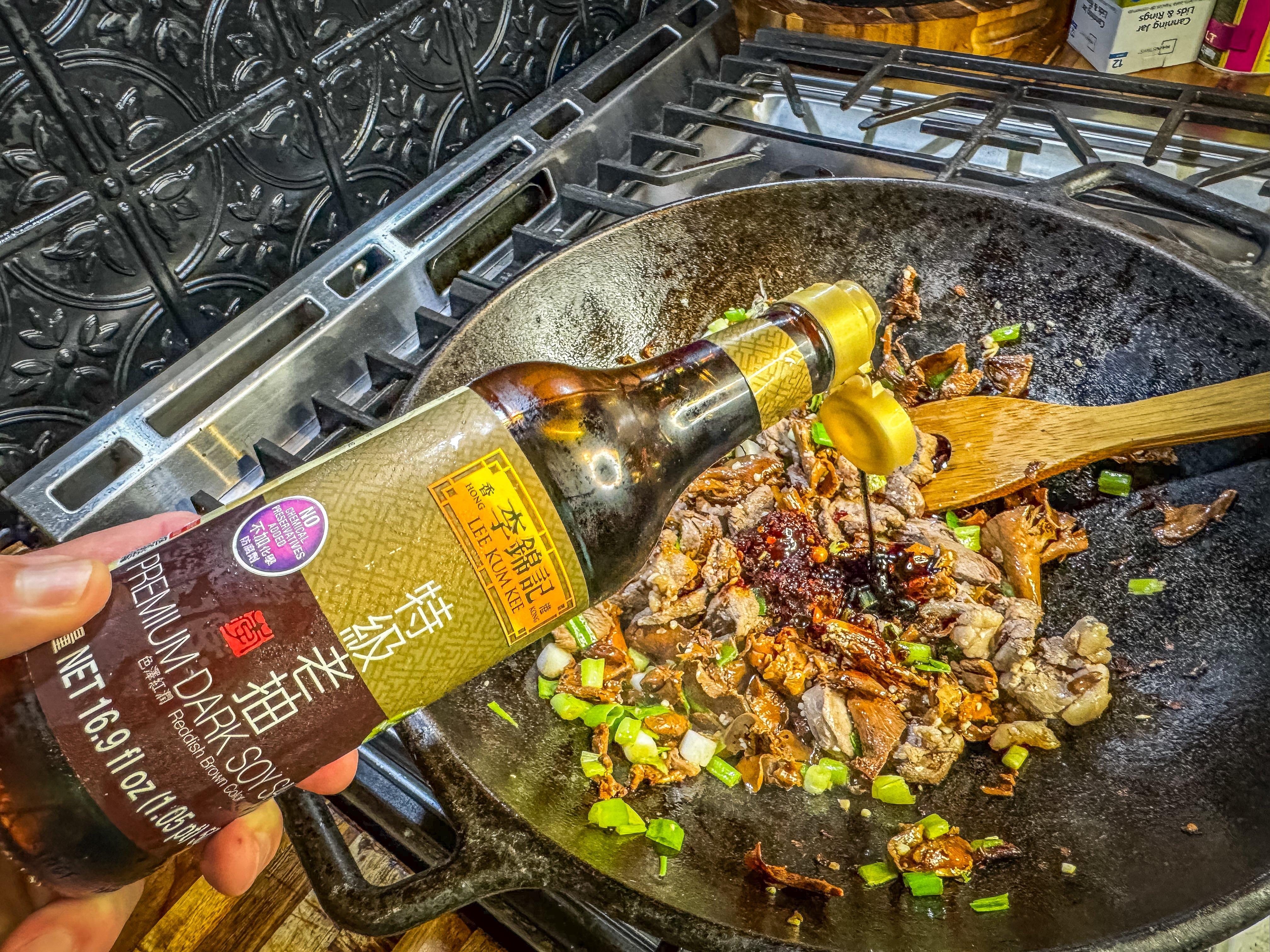 Image: chanterelle_pork_stir_fry_7