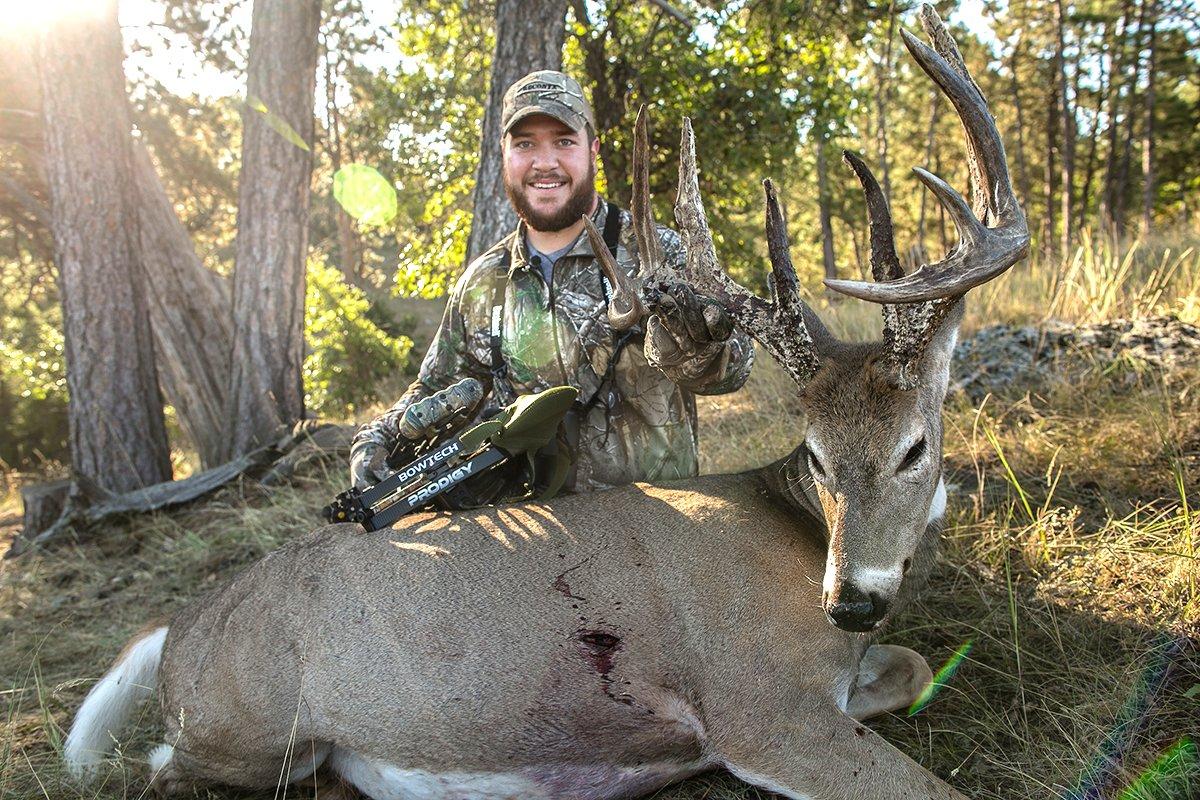 Top 5 Whitetail Deer Hunting Camo Clothing Picks