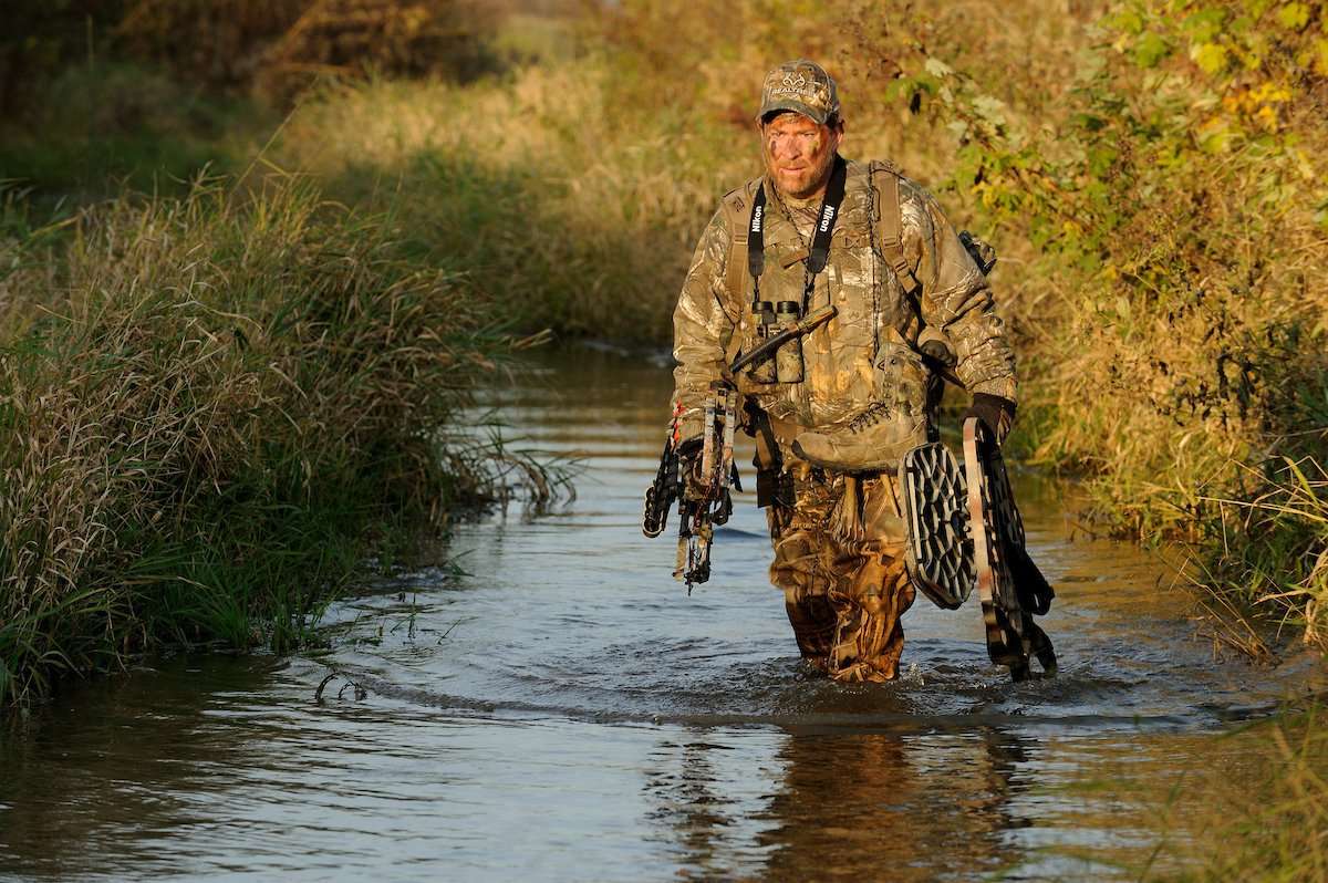 How to Pack Hunting Gear on Long Walks to the Treestand - Realtree Camo