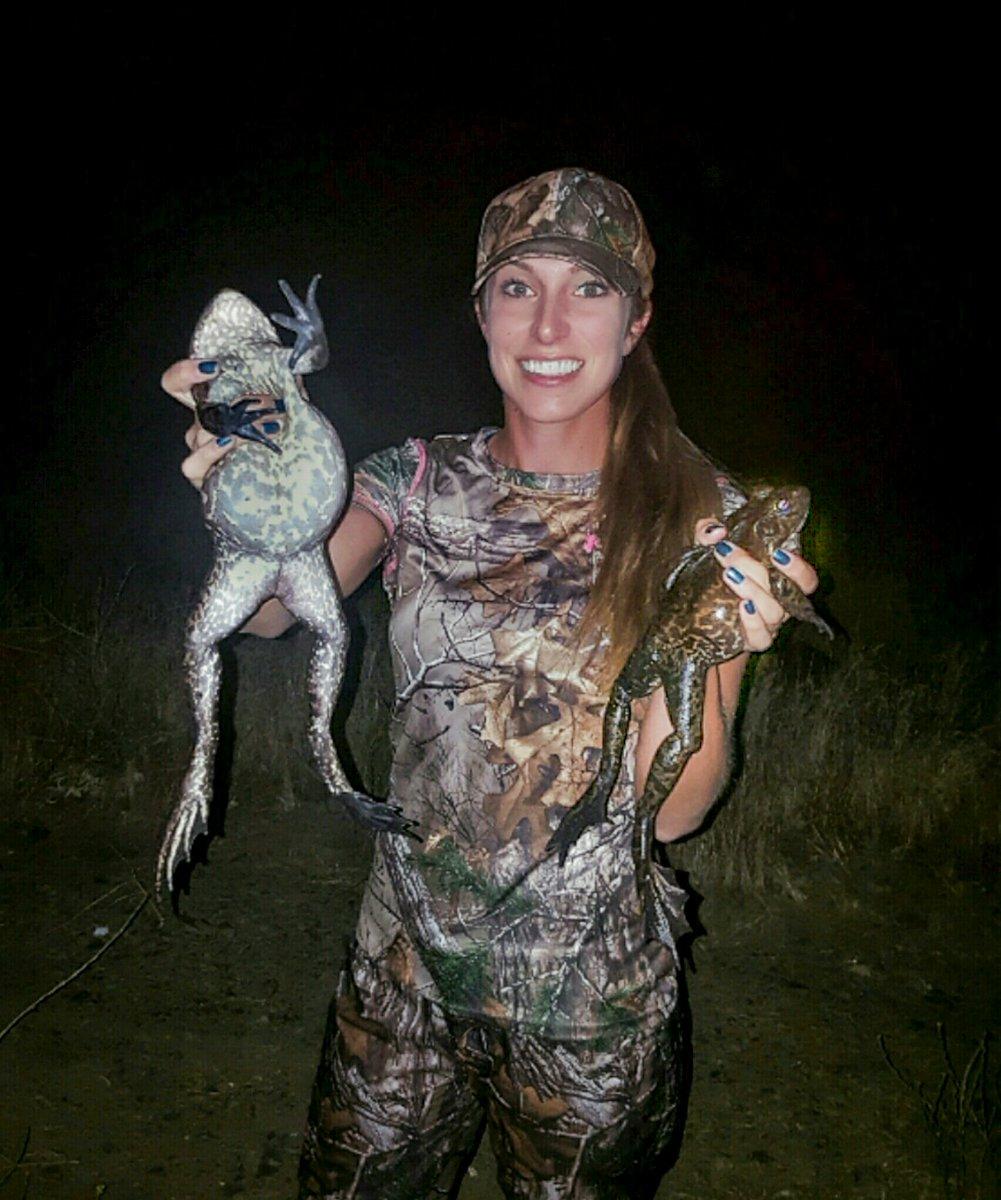 Good frog hunters can judge a big frog by the size of its eyes in a light. (Image courtesy of Kayla Nevius)