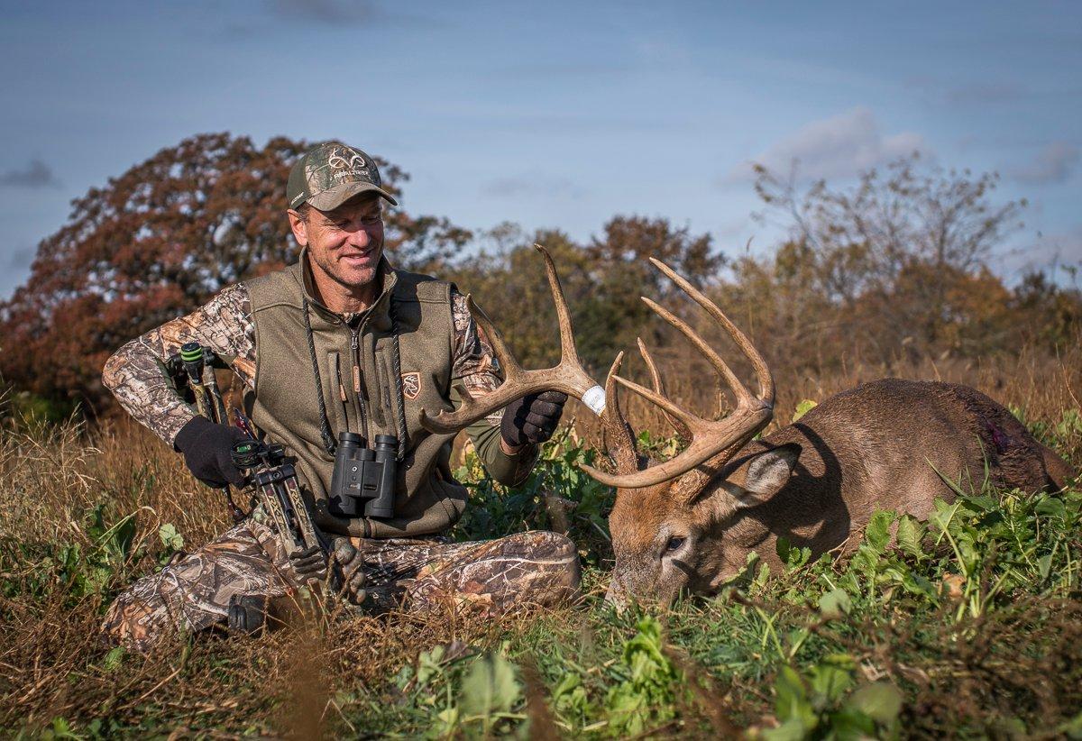 Bill Winke sits beside a great buck and reflects on the hunt. (Midwest Whitetail photo)