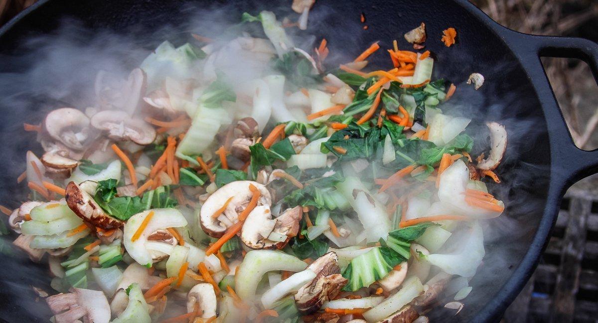 After cooking the meat, remove it to a bowl and stir-fry the vegetables.