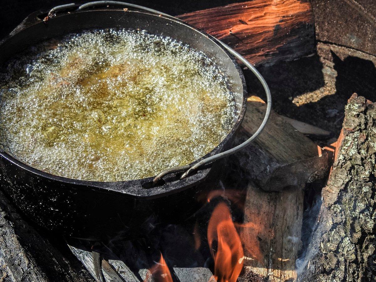 When cooking over an open fire, take care not to overheat the pan.