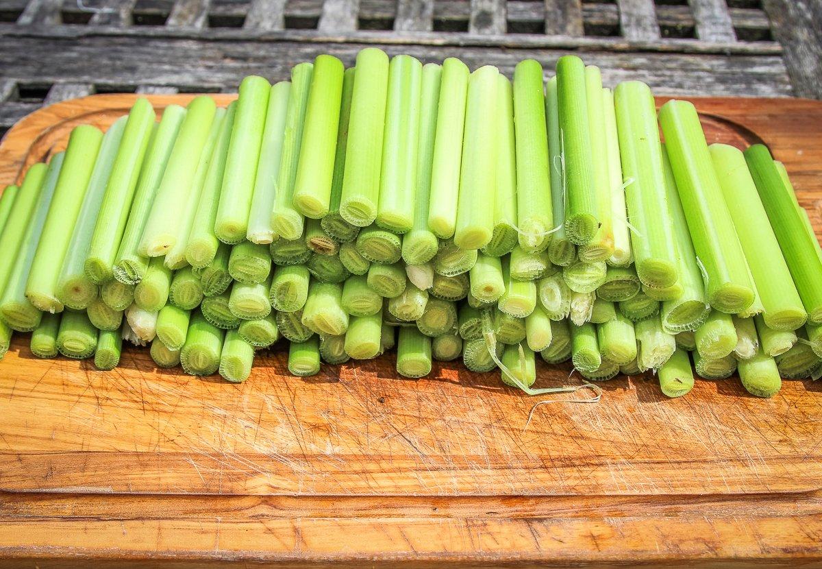 Rinse the trimmed and peeled stalks.