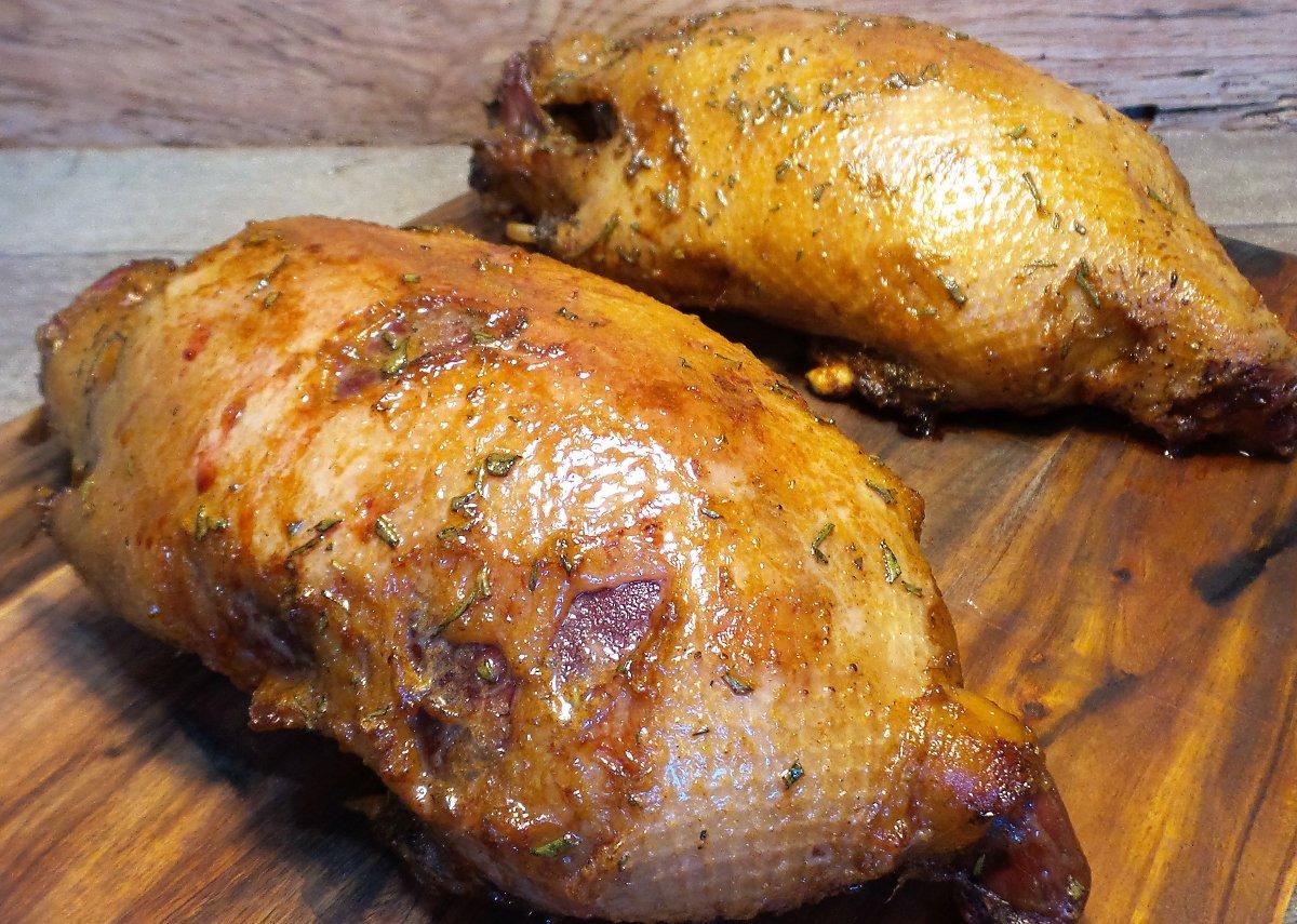The rub gives the duck skin a nice golden color and a sweet and salty flavor.