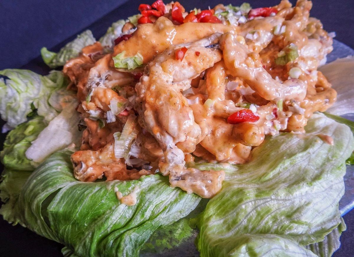 Serve the frog legs on a bed of lettuce for a nice presentation, or just eat them right out of the bowl.