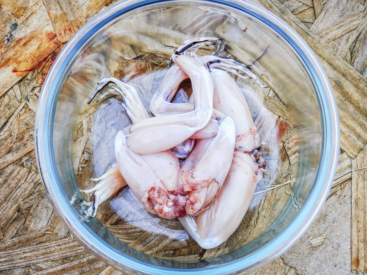 Place the skinned legs into a bowl and rinse well.