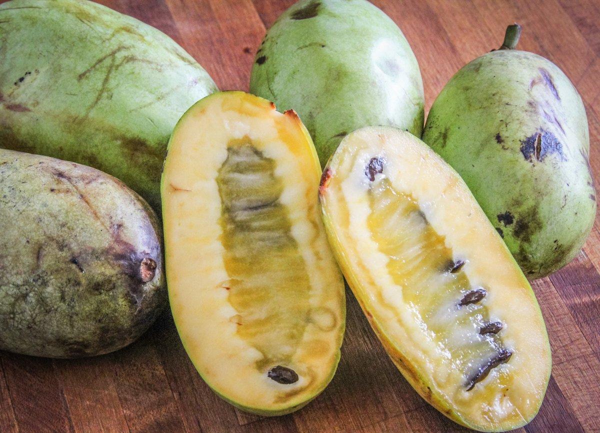 Scoop the flesh from the ripe pawpaw and pick out the seeds.