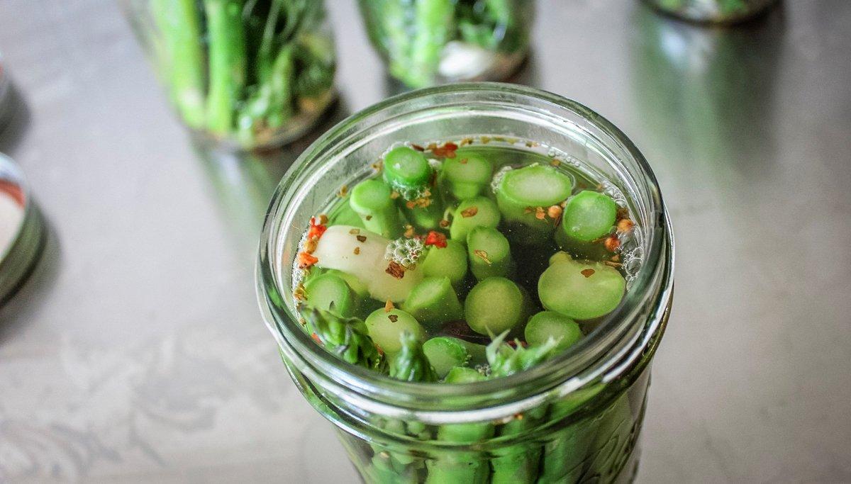 Pack the blanched asparagus into the jars.