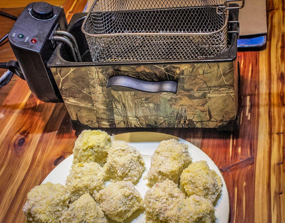 Allow the croquettes to dry a few minutes before dropping them in oil.