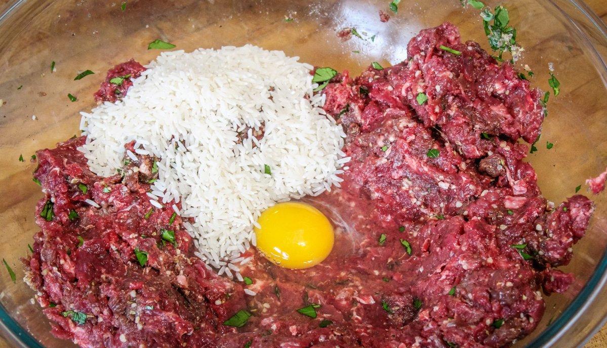Uncooked rice and an egg bind the meatballs.