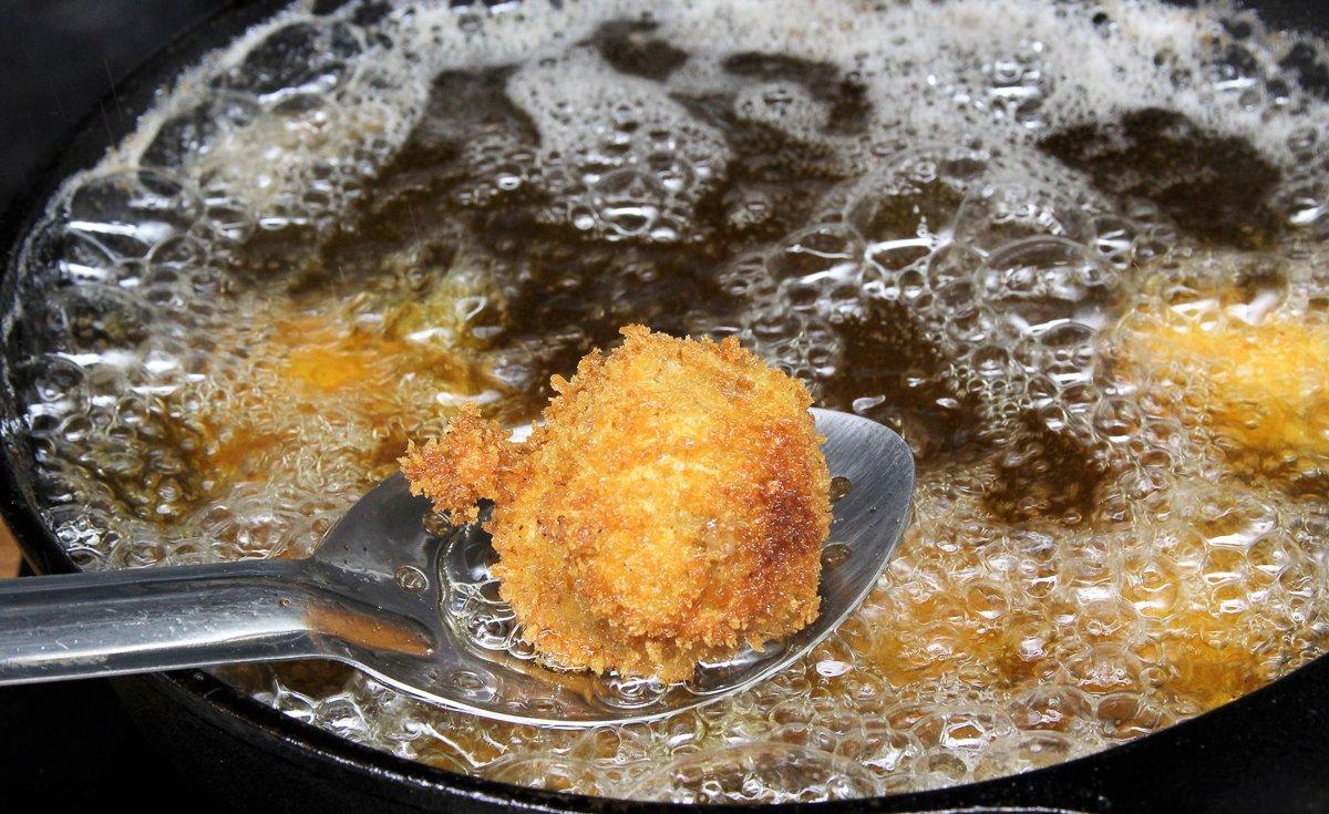 Deep-fry the bitterballen to a crunchy, golden brown.