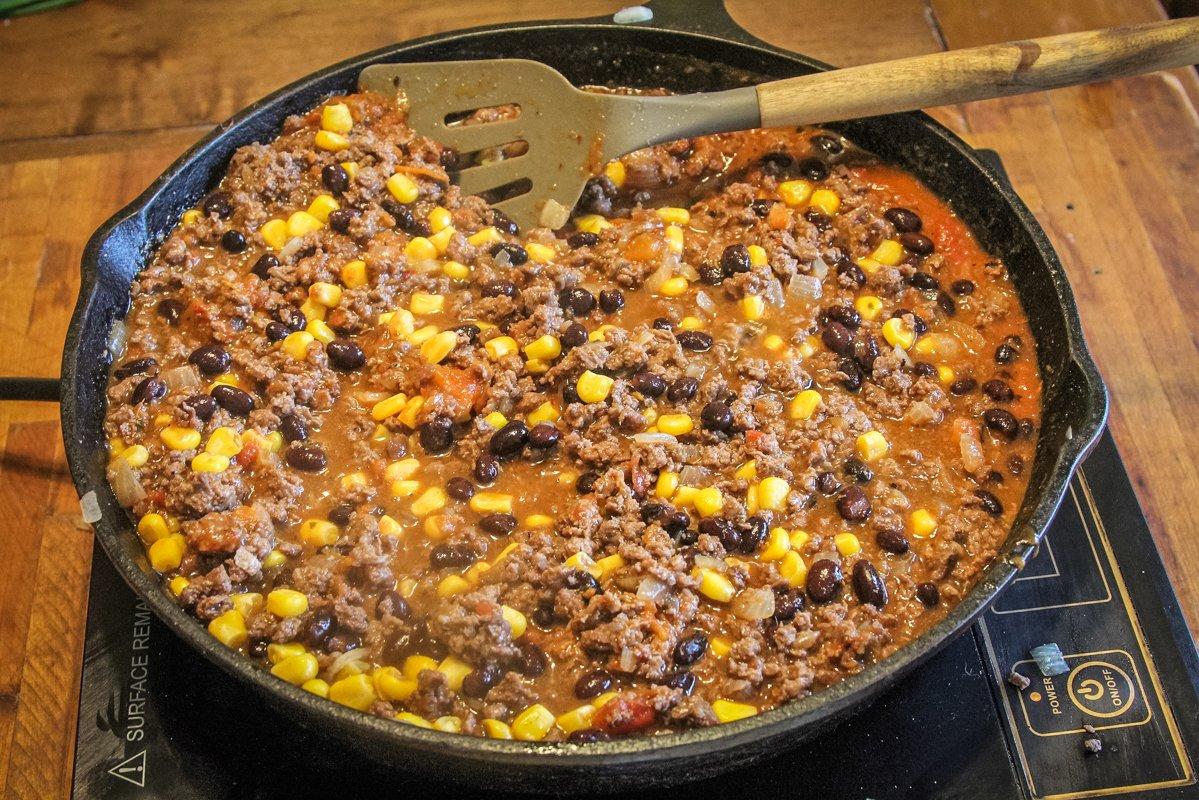 Stir the black beans and salsa into the browned venison and onion.