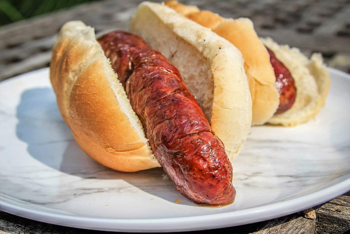 Serve up your hot links on a BBQ platter or a bun for summertime eats.