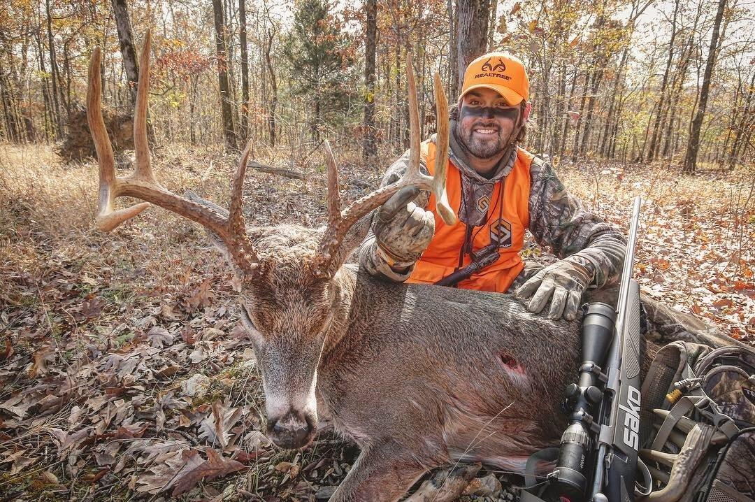 Nate Hosie shows off his big northeastern buck. (HeadHunters TV photo)