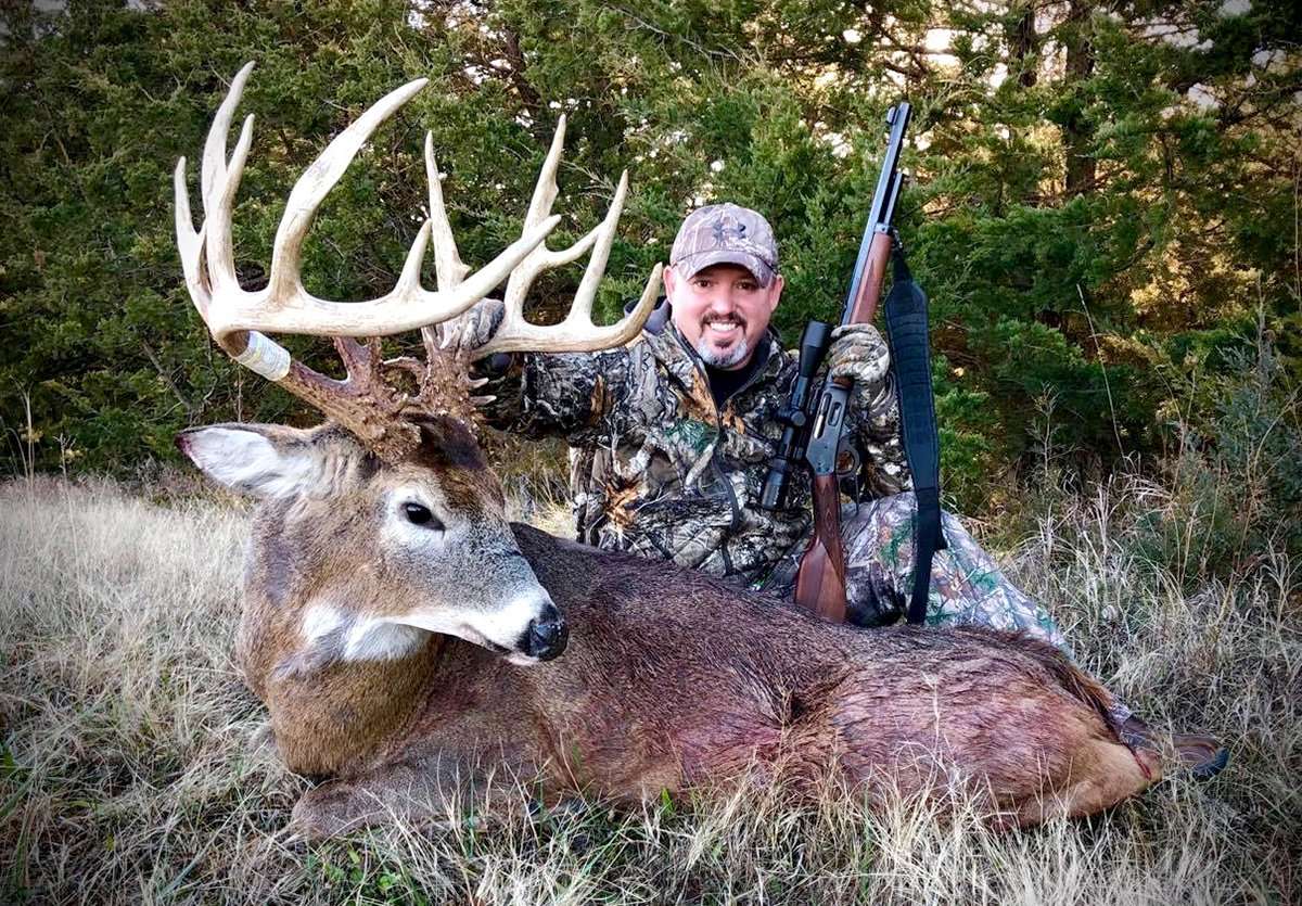 Doug Hampton displays his 213 5/8-inch Iowa buck. Image by Doug Hampton