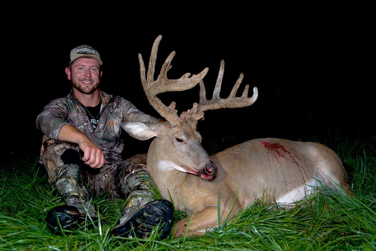 Unlike Robby's buck, this one was on a strictly evening pattern.