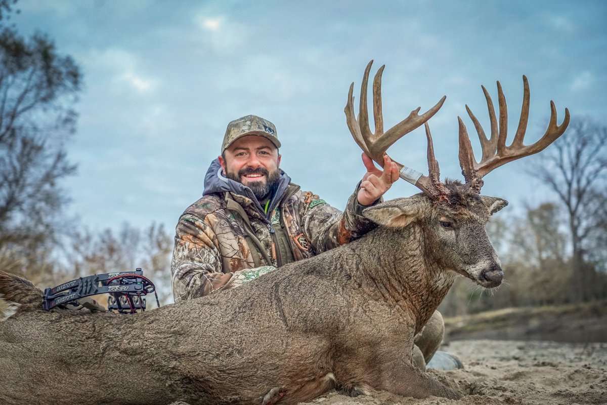 Midwest Whitetail's Mike Reed poses with his 201 5/8-inch buck. (Midwest Whitetail photo) Midwest Whitetail's Mike Reed poses with his 201 5/8-inch buck. (Midwest Whitetail photo)