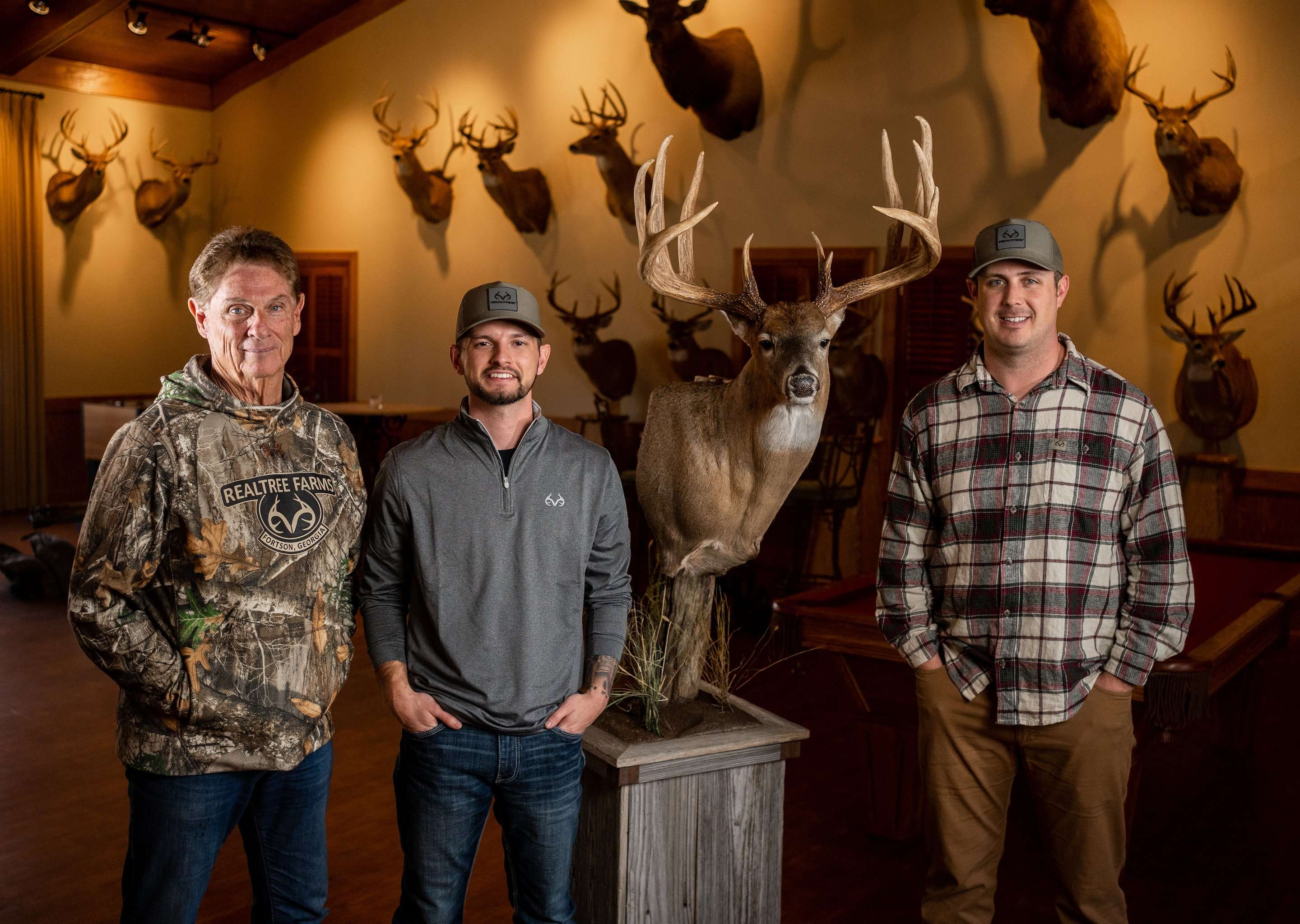 Dustin Huff talks deer hunting with Bill and Tyler Jordan. Image by Realtree Media Dustin Huff talks deer hunting with Bill and Tyler Jordan. Image by Realtree Media