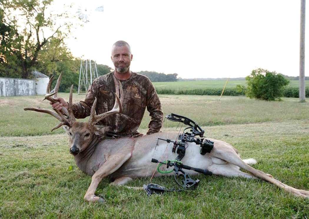 Frank Ellis poses with his three-beam Missouri buck. (Frank Ellis photo)
