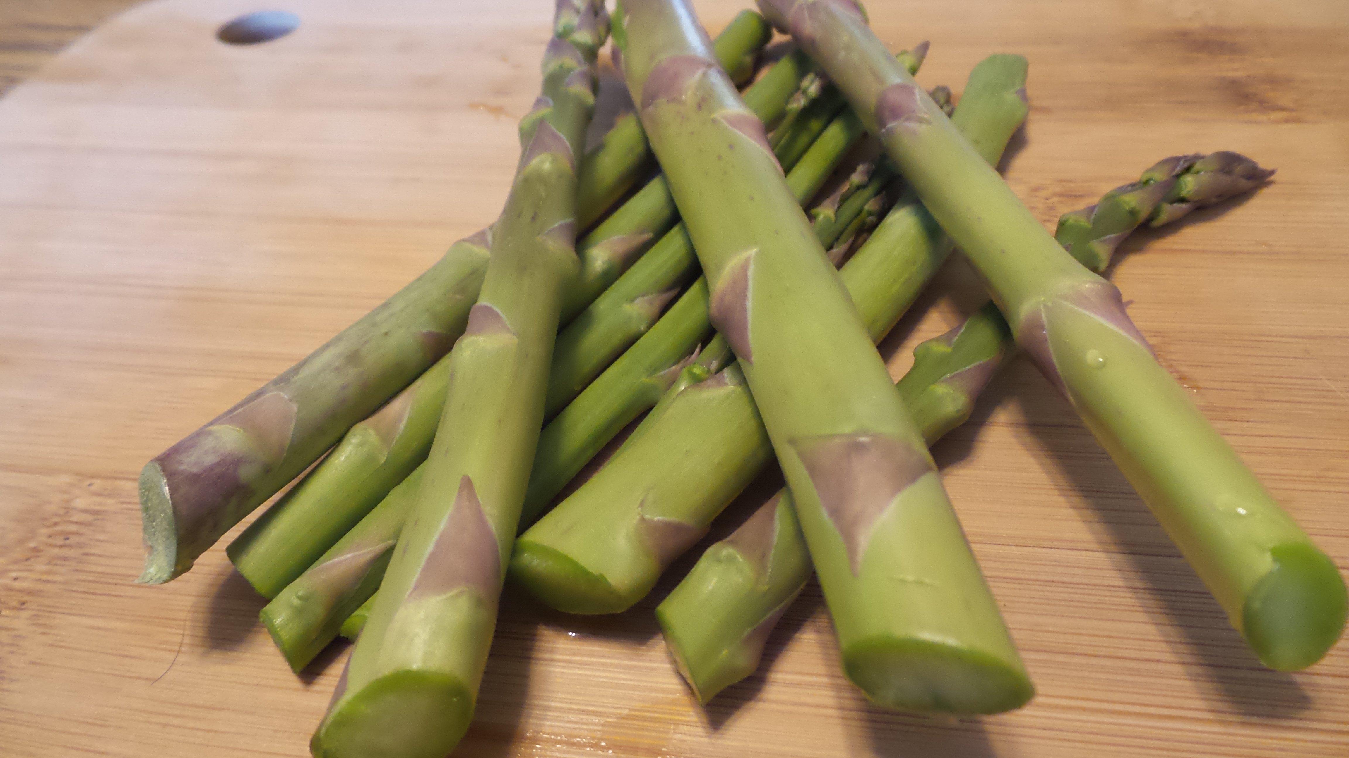 Wild asparagus rinsed, trimmed and ready for the grill.