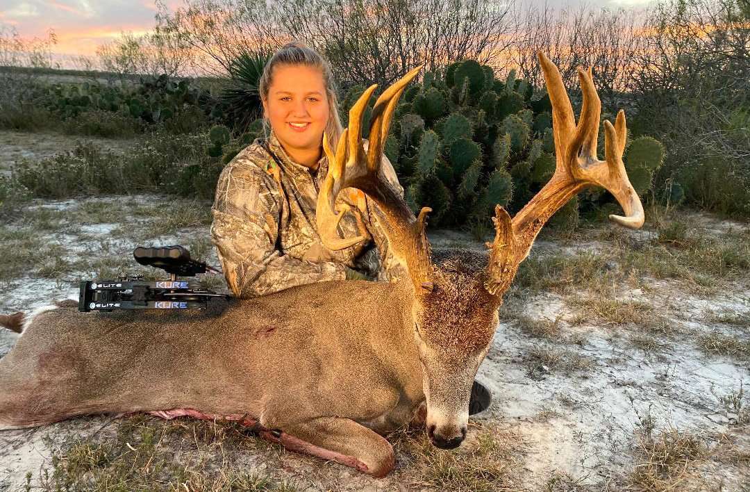 Georgia-Kate McFerrin tagged this awesome Lone Star buck with her Elite Kure. Image by The Legends of the Fall Georgia-Kate McFerrin tagged this awesome Lone Star buck with her Elite Kure. Image by The Legends of the Fall